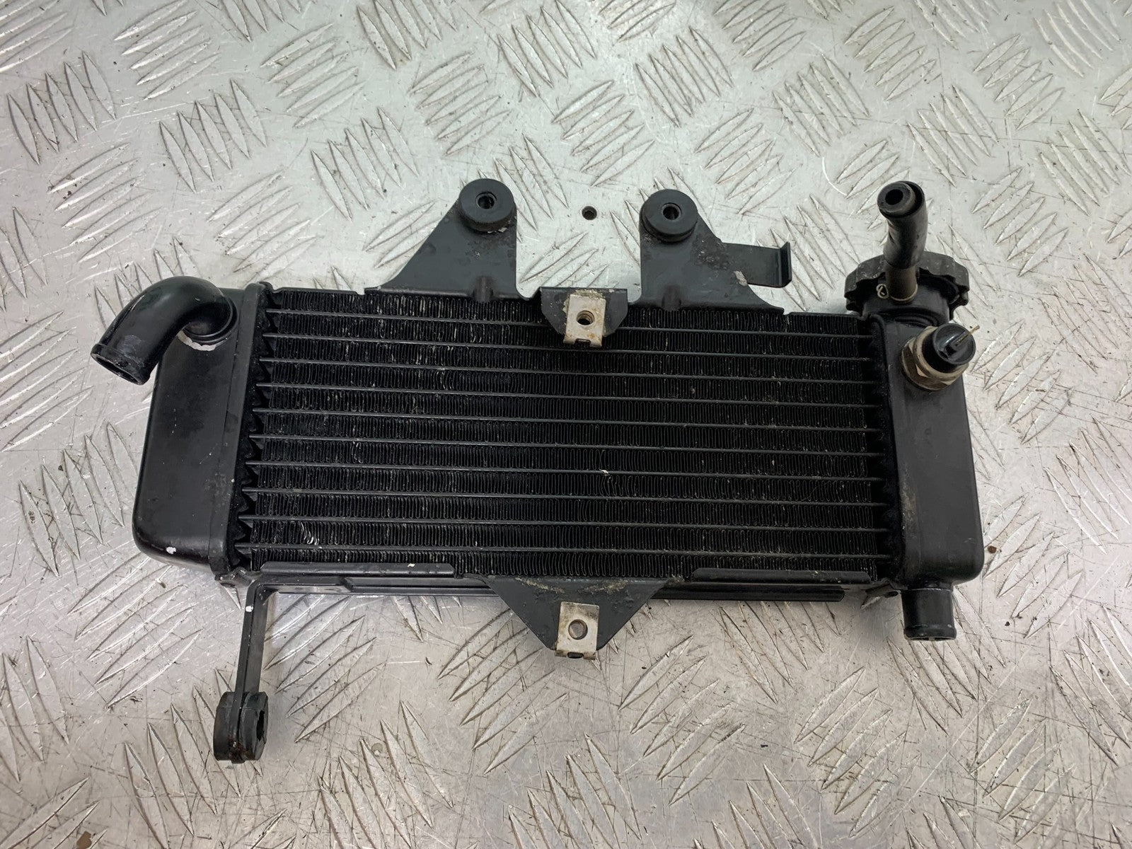 HONDA XL125 VARADERO RADIATOR  YEAR 2001-2006  (CMB1304)