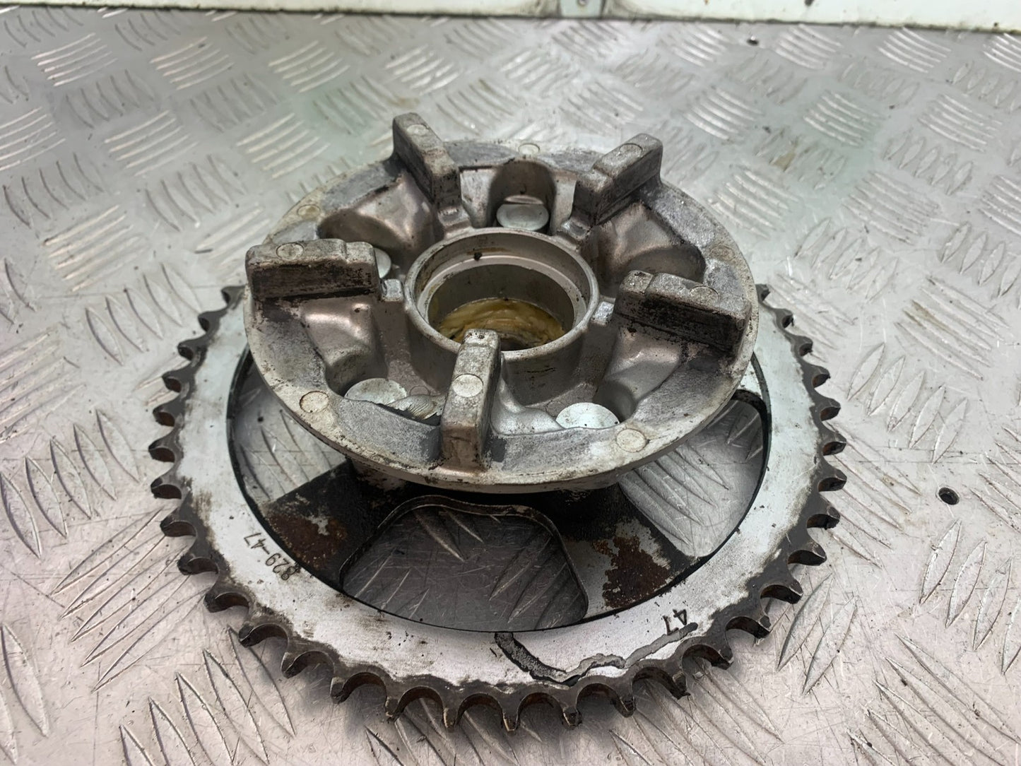 SUZUKI GSF600 GSF 600 BANDIT SPROCKET CARRIER   2000-2004 (CMB1269)