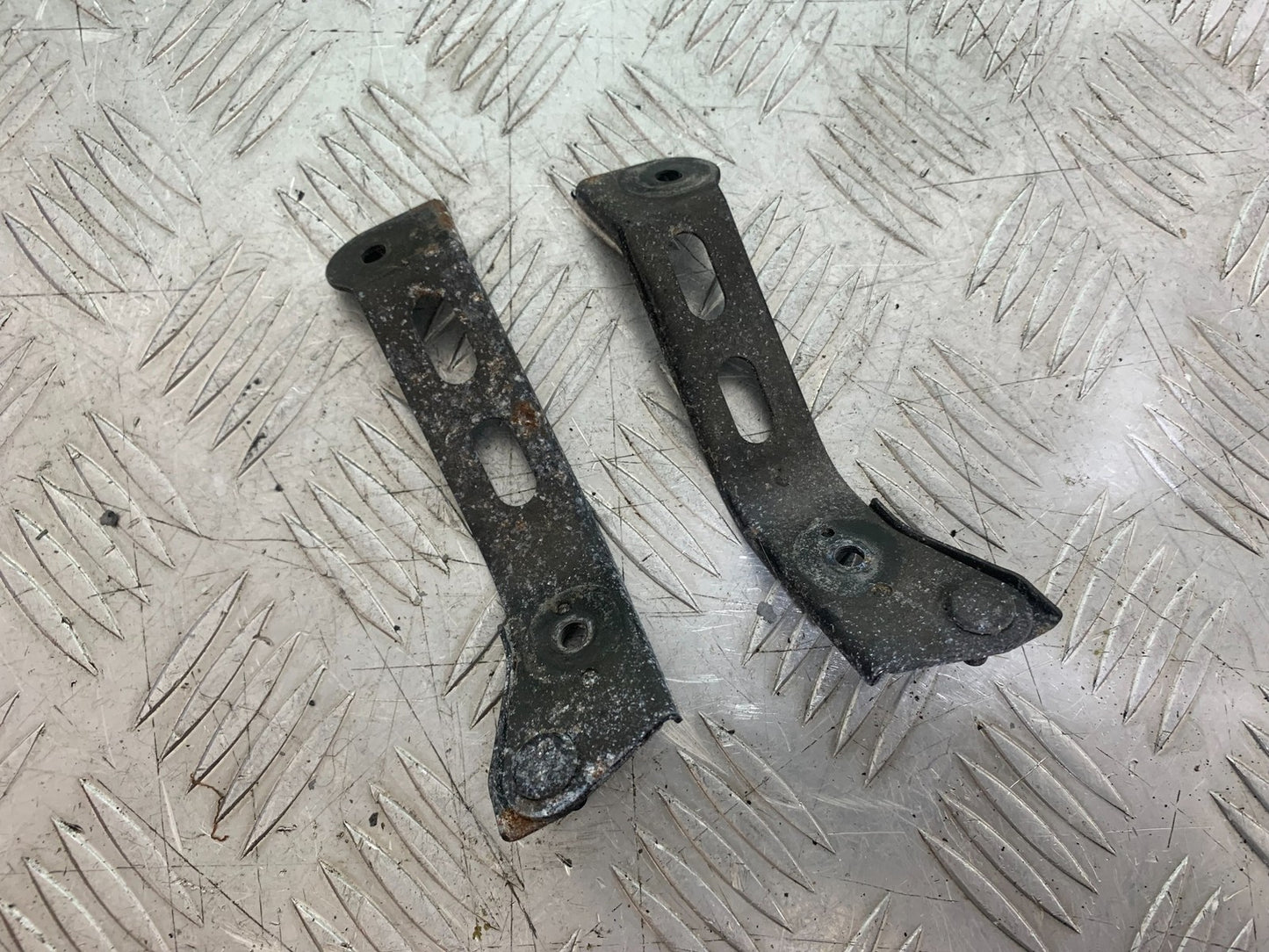 KAWASAKI ZX6R ZX6 F HEADLIGHT BRACKETS YEAR 1995-1997 (CMB1169)