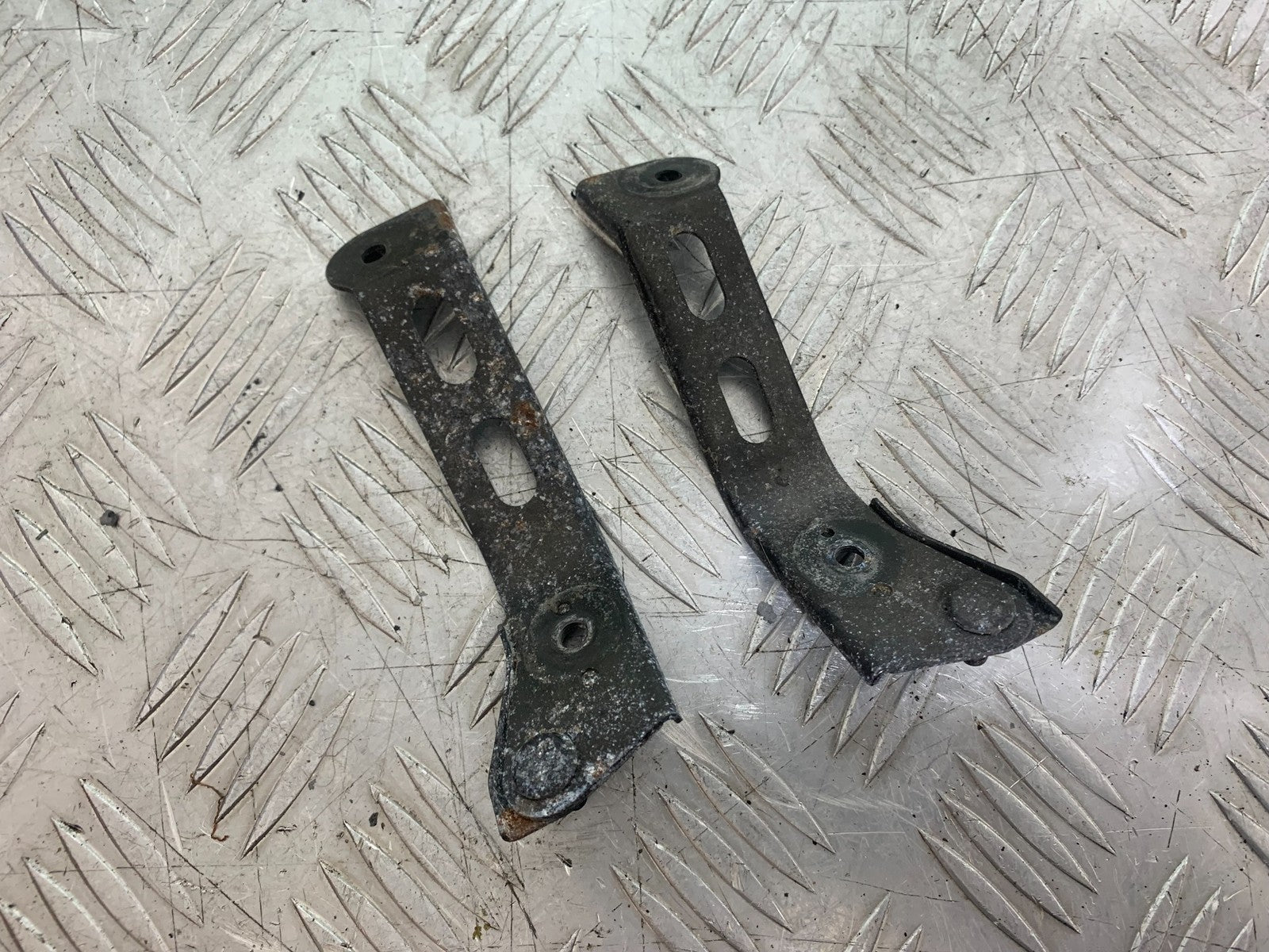 KAWASAKI ZX6R ZX6 F HEADLIGHT BRACKETS YEAR 1995-1997 (CMB1169)