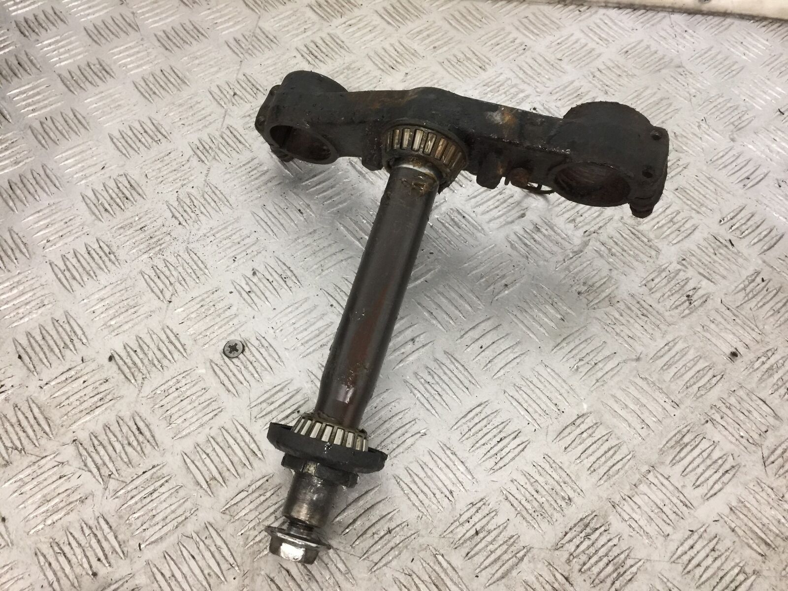 YAMAHA XTZ 750 SUPER TENERE BOTTOM YOKE   YEAR 1990-1995 (STOCK 889)
