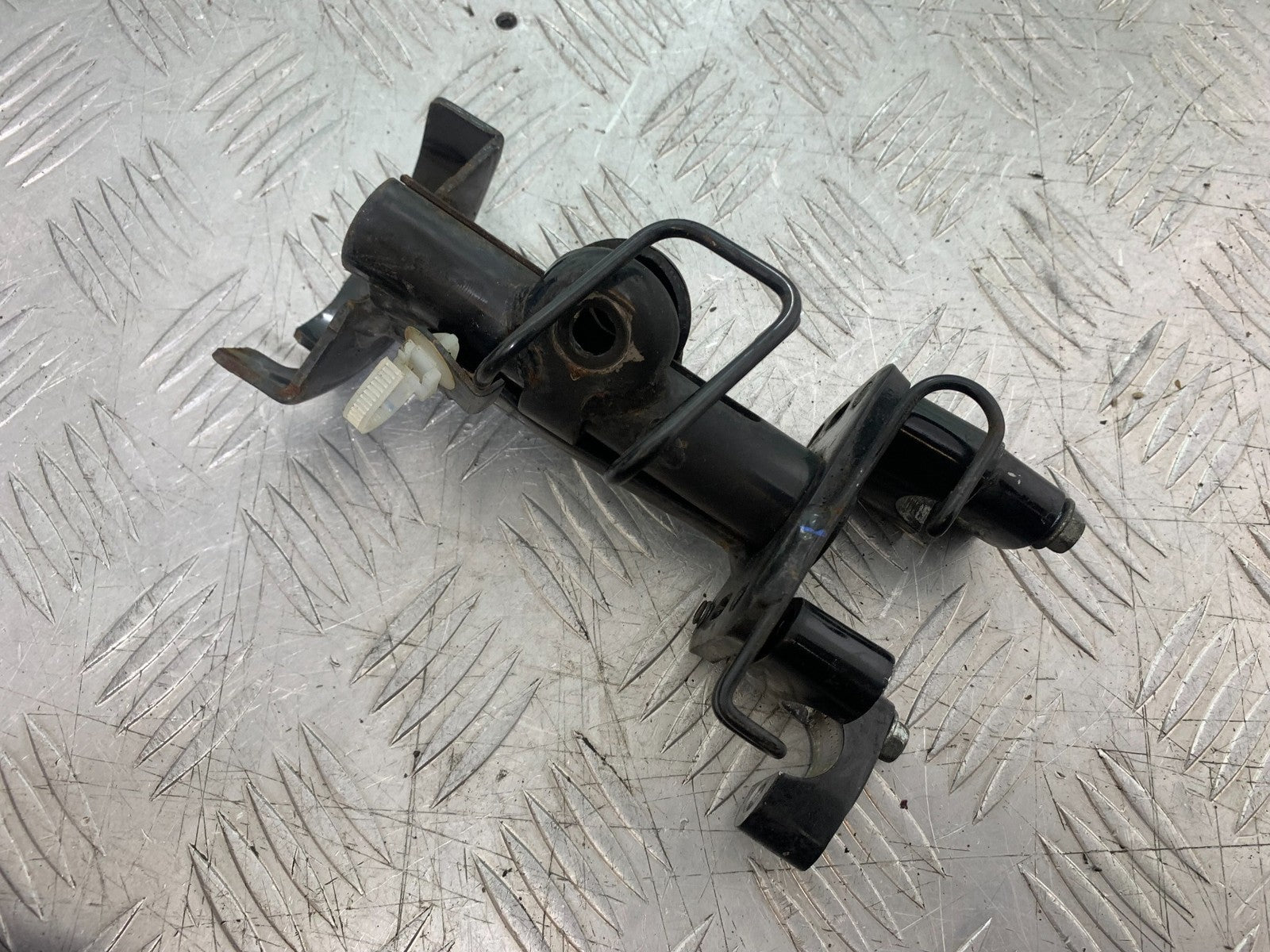 YAMAHA XMAX 125 XMAX-125 HANDLEBAR CLAMP  YEAR 2015-2020  (CMB1266)