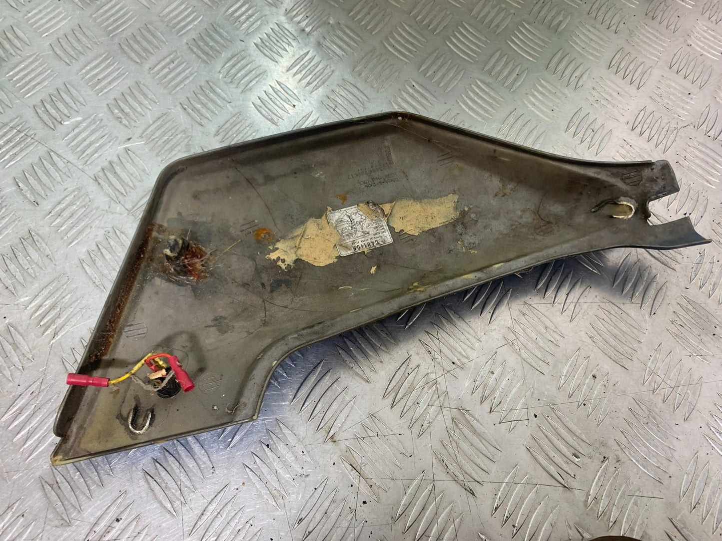 HONDA GL500 GL 500 SILVERWING LEFT SEAT PANEL   YEAR 1981-82 (CMB1168)