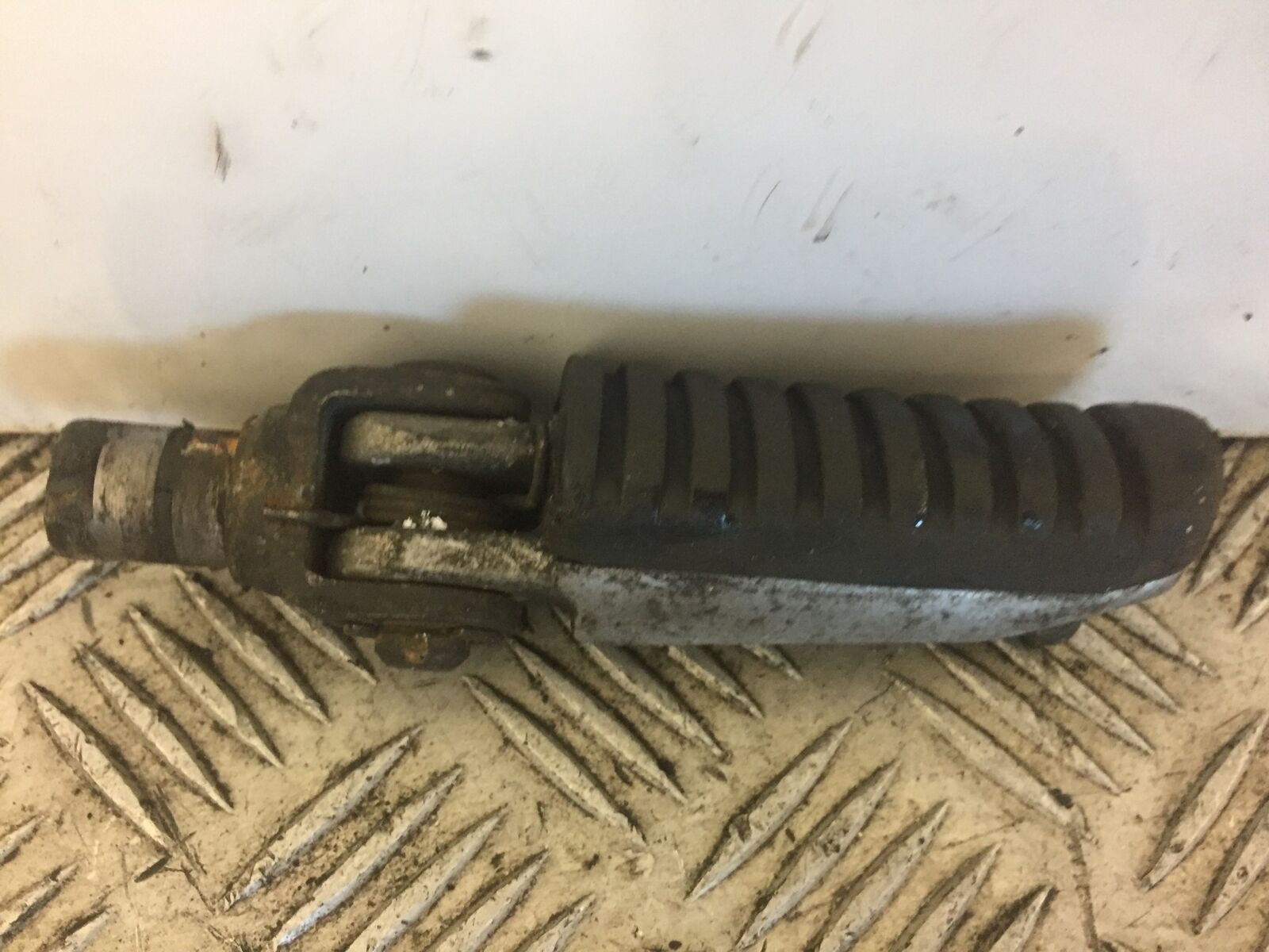 KAWASAKI ZX6R ZX6 J FRONT RIGHT PEG   YEAR 2000