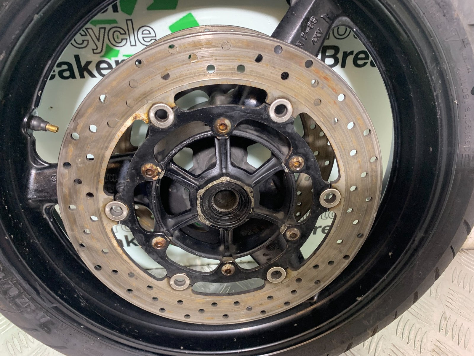 YAMAHA FZS1000 FAZER FRONT WHEEL AND DISCS YEAR 2001-05 (CMB1275)