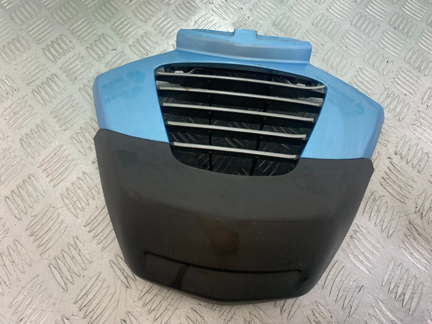PIAGGIO MP3 250 ie FRONT GRILL PANEL  YEAR 2007 (CMB1307)