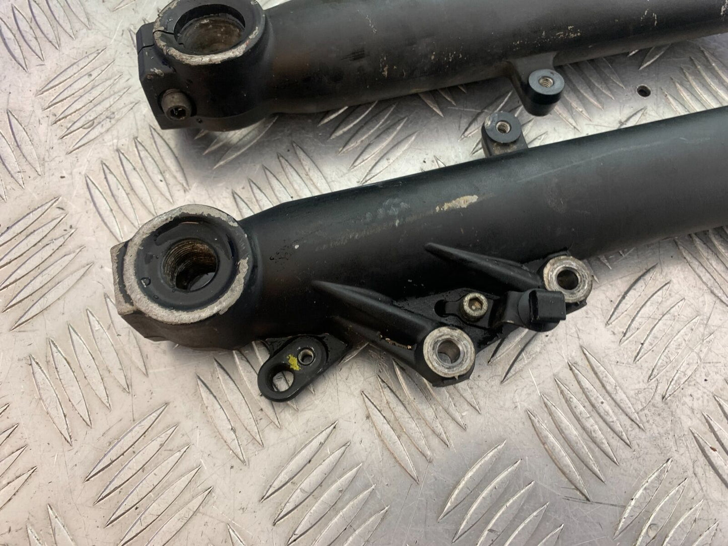 KAWASAKI Z650 ER650 KNFAN FORK BOTTOMS  YEAR 2022-2024 (CMB1112)