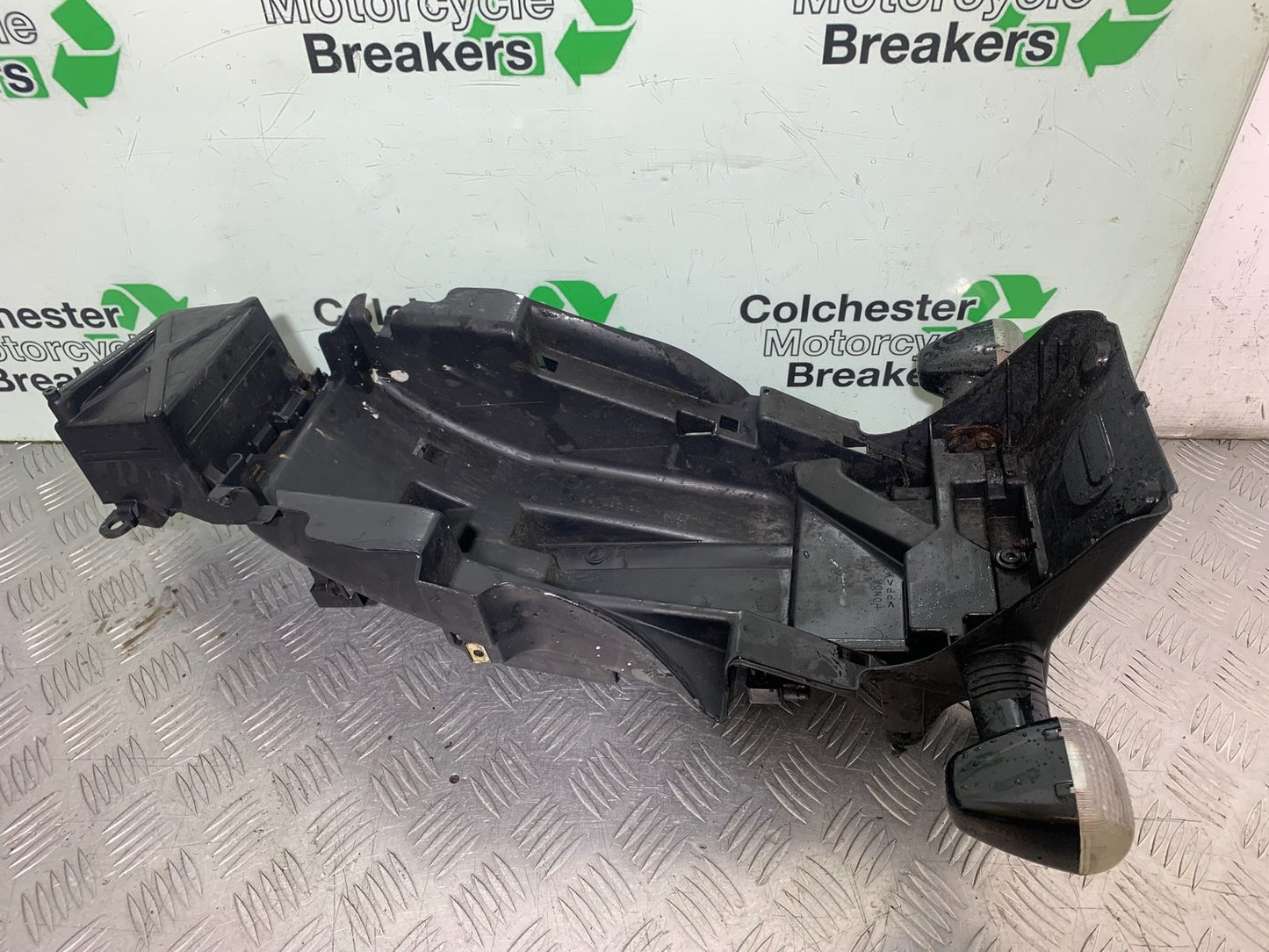 HONDA CBR1100 BLACKBIRD REAR MUDGUARD AND INDICATORS   YEAR 1999-2005 (CMB1232)