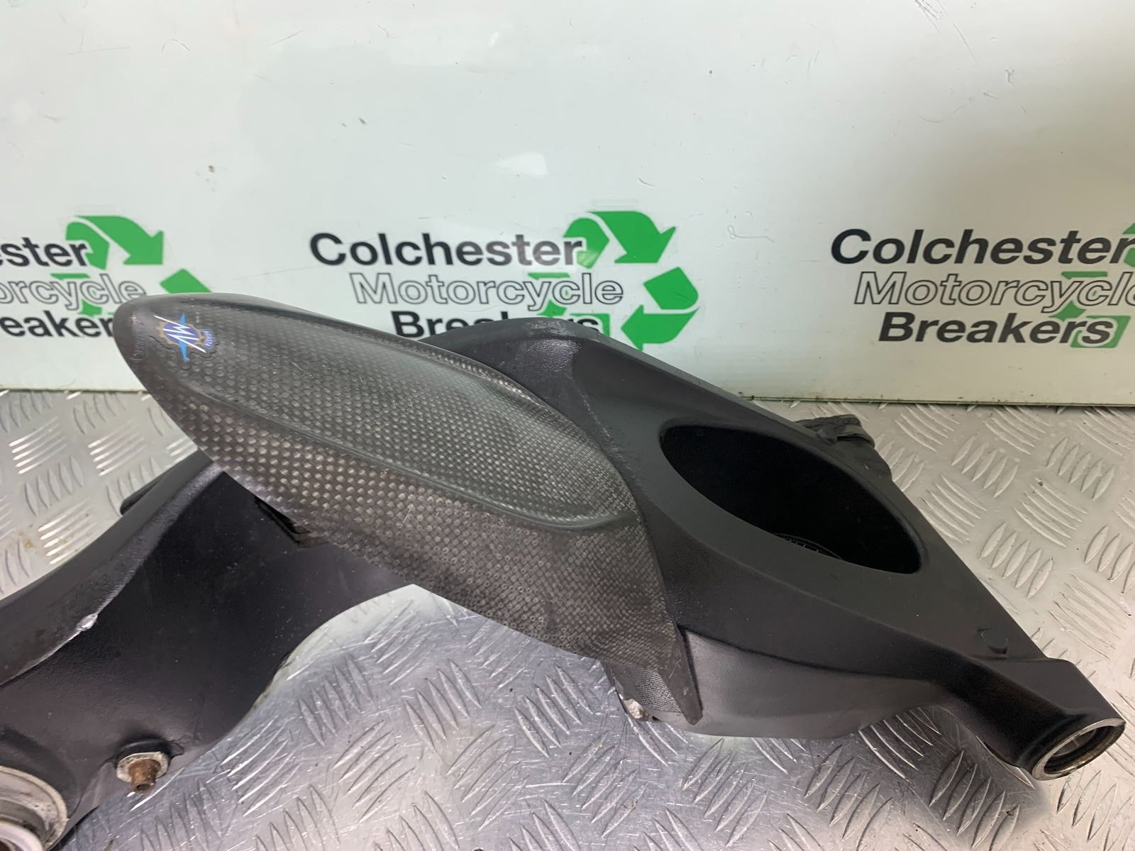 MV AGUSTA 800 F3 SWINGARM WITH CARBON HUGGER   YEAR 2013-2016 (CMB1152)