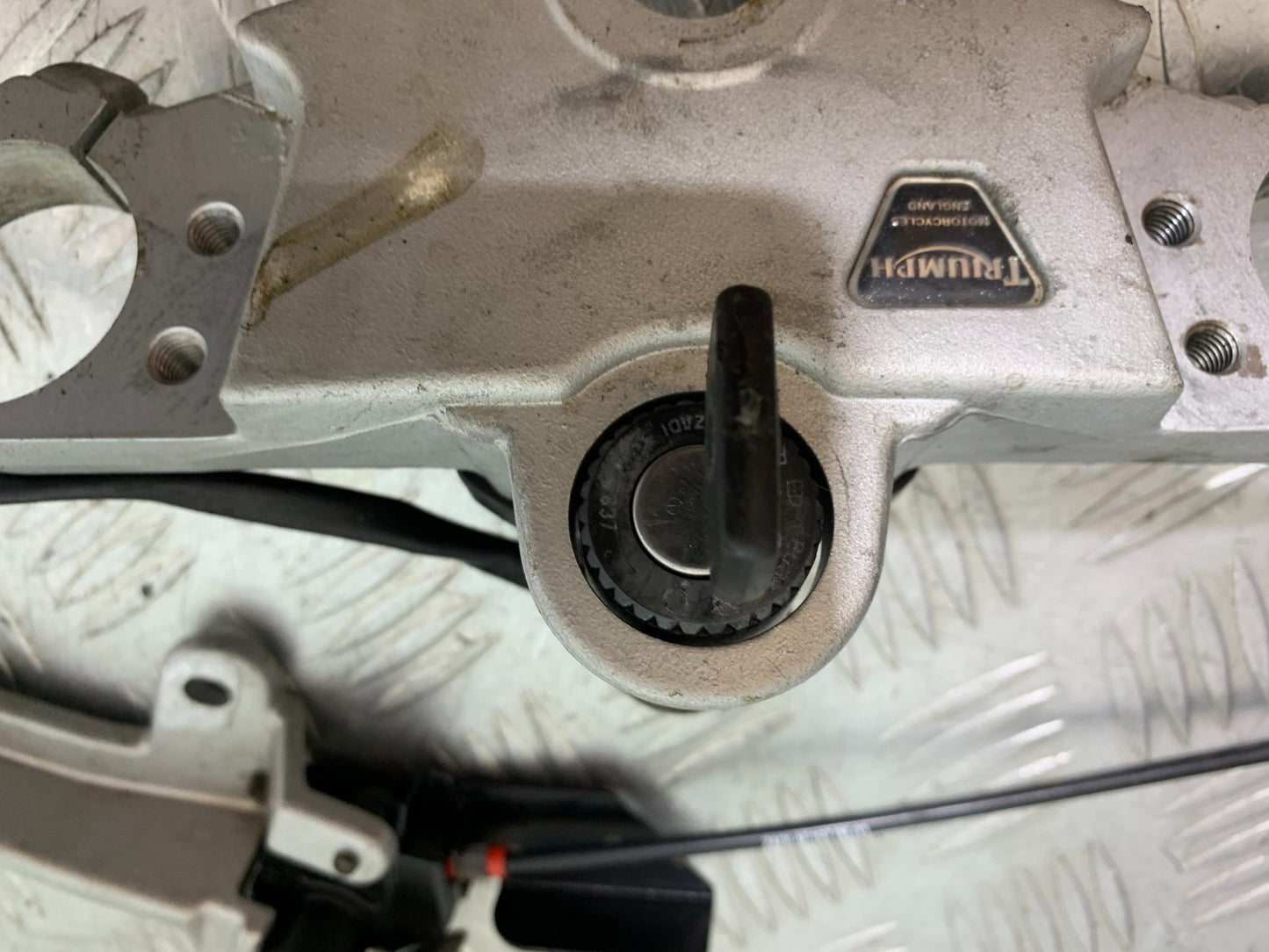 TRIUMPH 955I SPRINT RS LOCKS AND KEY   YEAR 1999-03 (CMB1313)