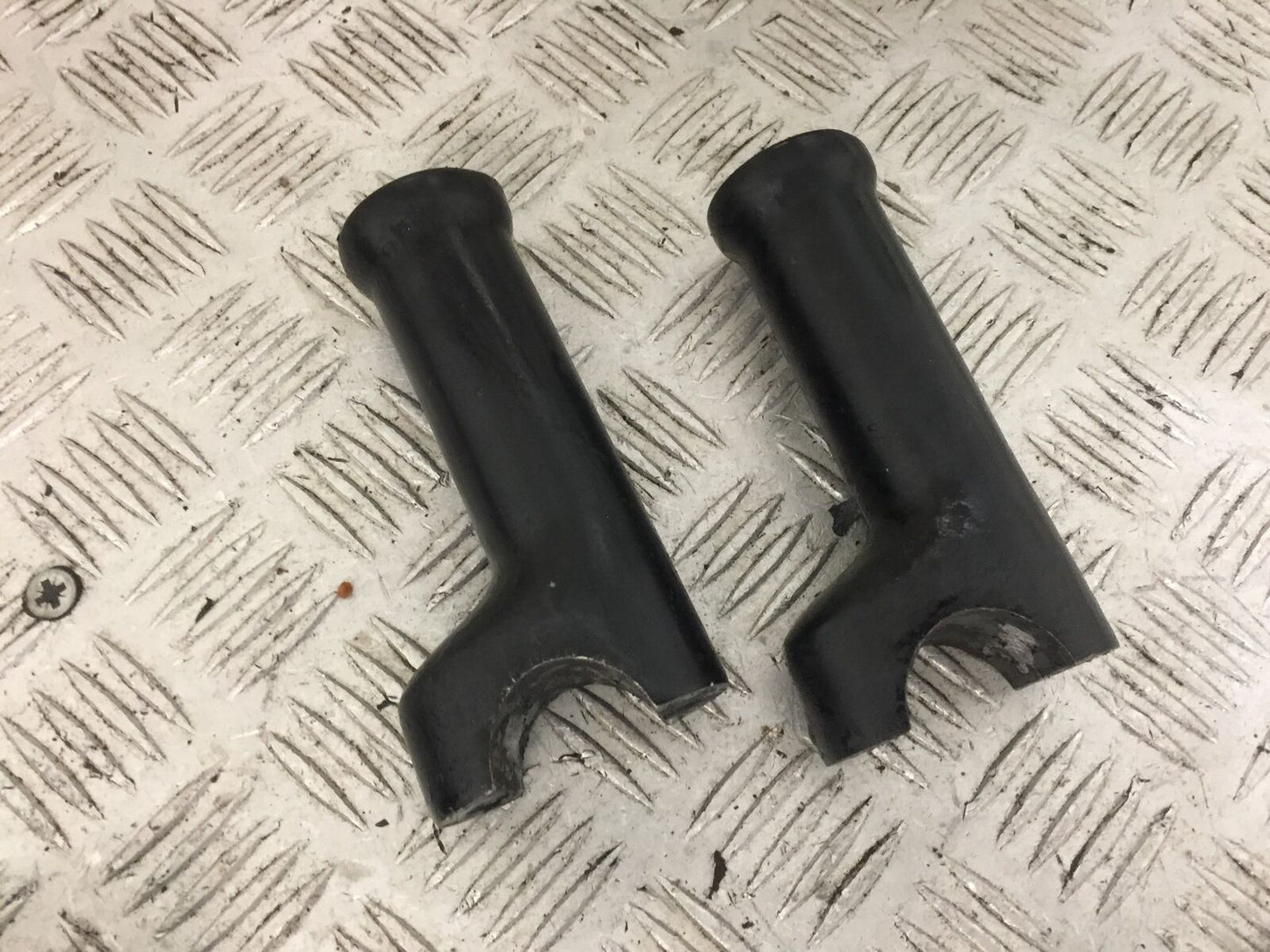 HARLEY DAVIDSON FAT BOB FXDF HANDLEBAR CLAMPS  YEAR 2009  (STOCK 806)