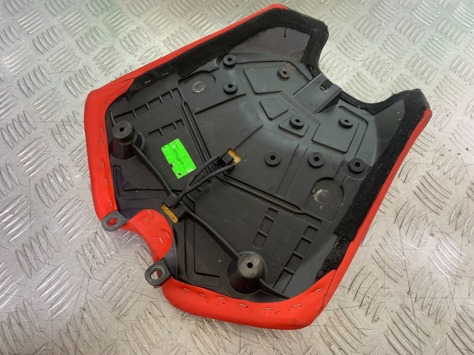 APRILIA RSV4 FACTORY FRONT SEAT  YEAR 2009-2012 (CMB1224)
