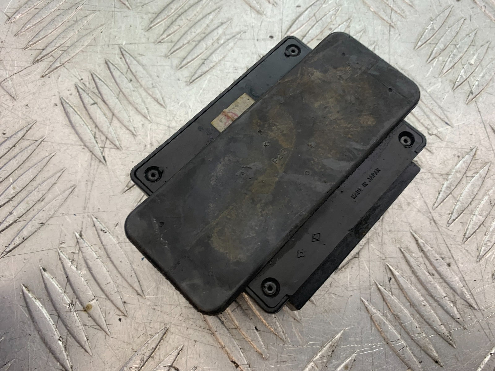 KAWASAKI ZZR1100 D FUSE BOX  YEAR 1993-2001 (CMB1289)