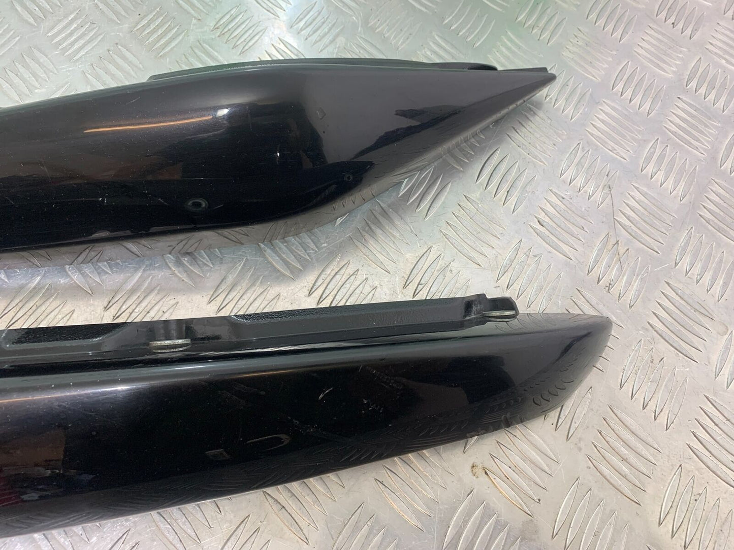 KAWASAKI ER6 N LEFT AND RIGHT SEAT PANELS   YEAR 2005-2008 (CMB1034)