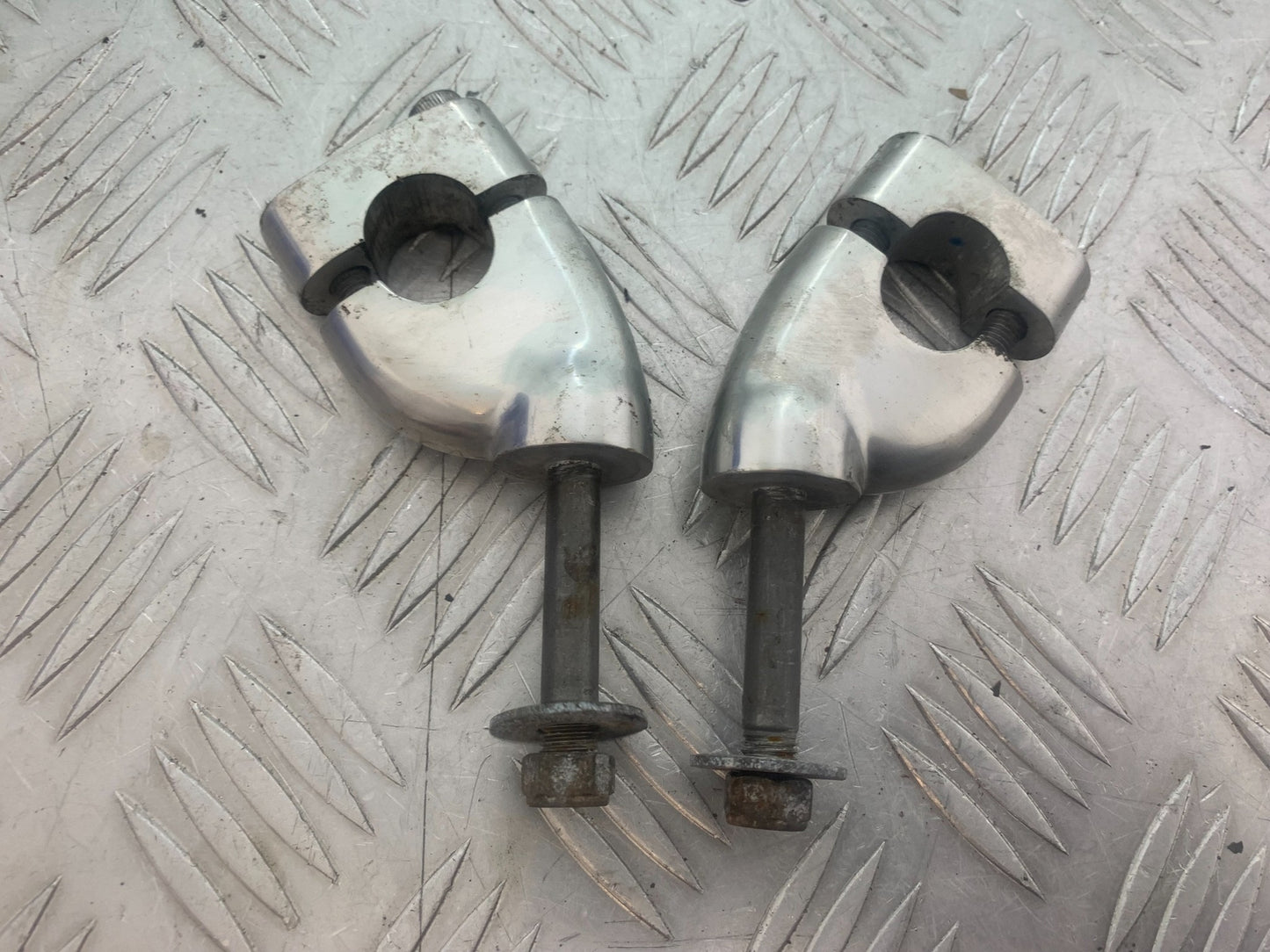 YAMAHA XV535 XV 535 VIRAGO HANDLEBAR RISERS   YEAR 1994-02 (CMB1139)