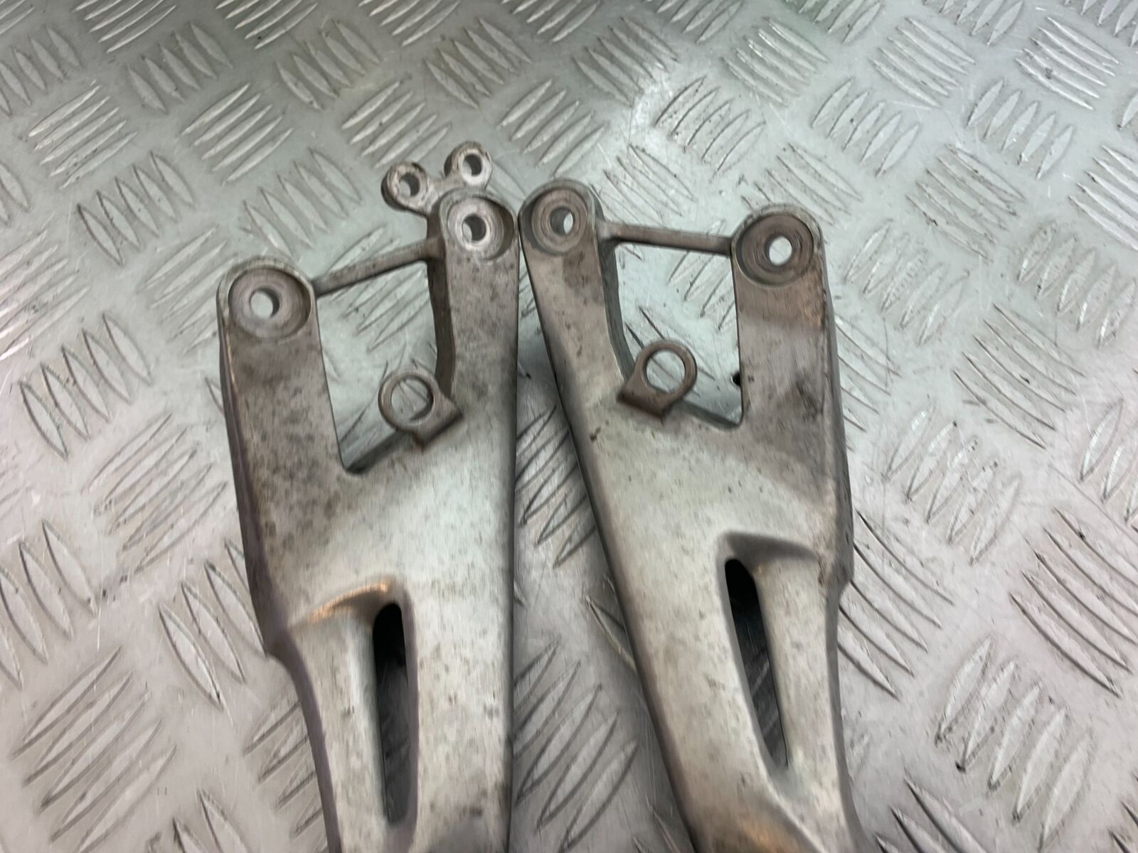 HONDA CBR1100 BLACKBIRD REAR HANGERS  YEAR 1999-2005 (CMB1103)