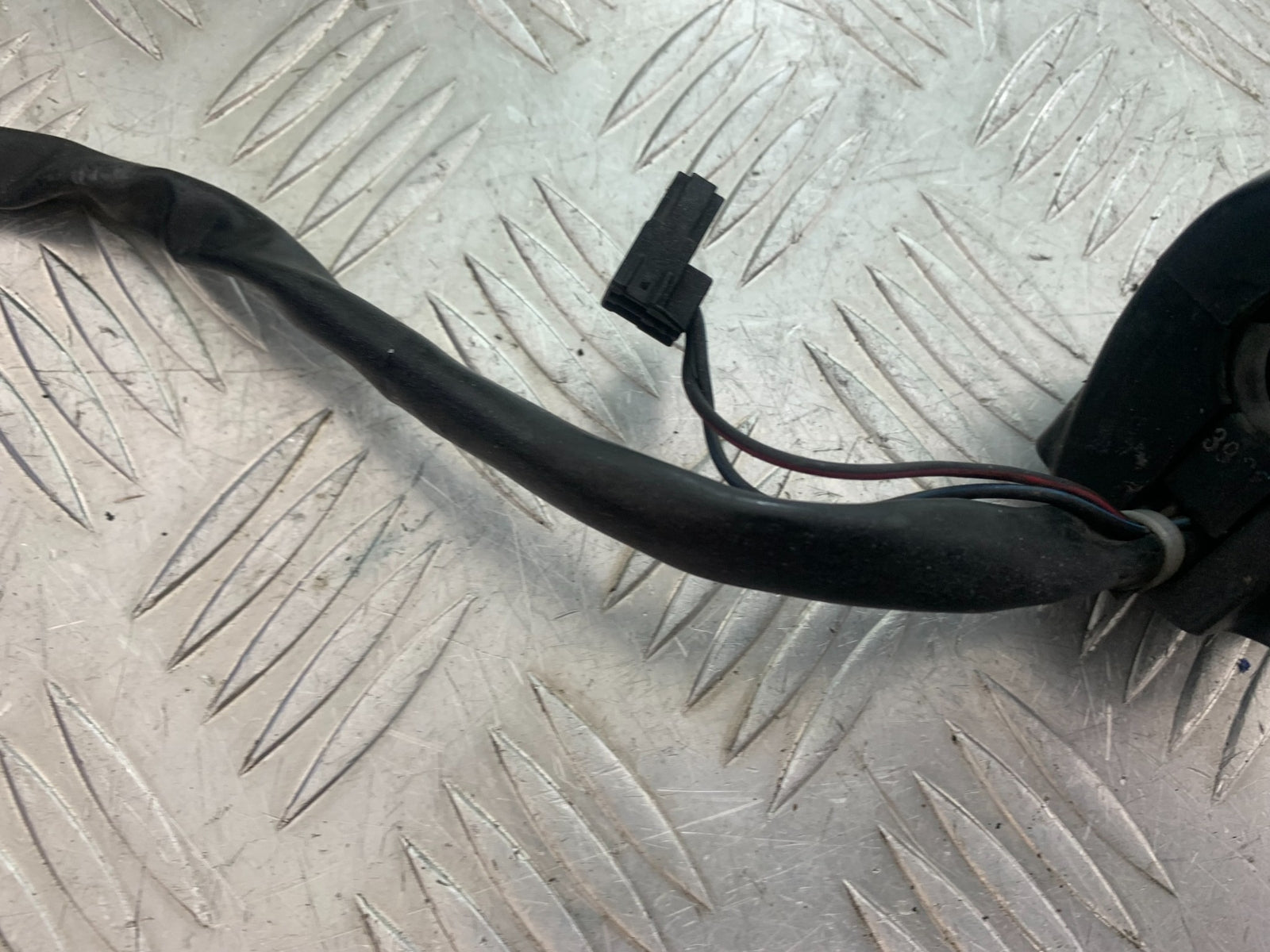 SUZUKI GSF600 GSF 600 BANDIT RIGHT SWITCH GEAR  YEAR 2001-2003 (CMB1157)