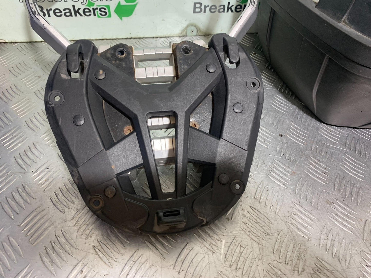 SUZUKI DL1000 V-STROM GIVI TOP BOX AND RACK   YEAR 2014-2019 (CMB1325)