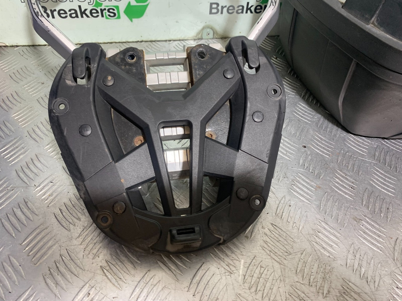 SUZUKI DL1000 V-STROM GIVI TOP BOX AND RACK   YEAR 2014-2019 (CMB1325)