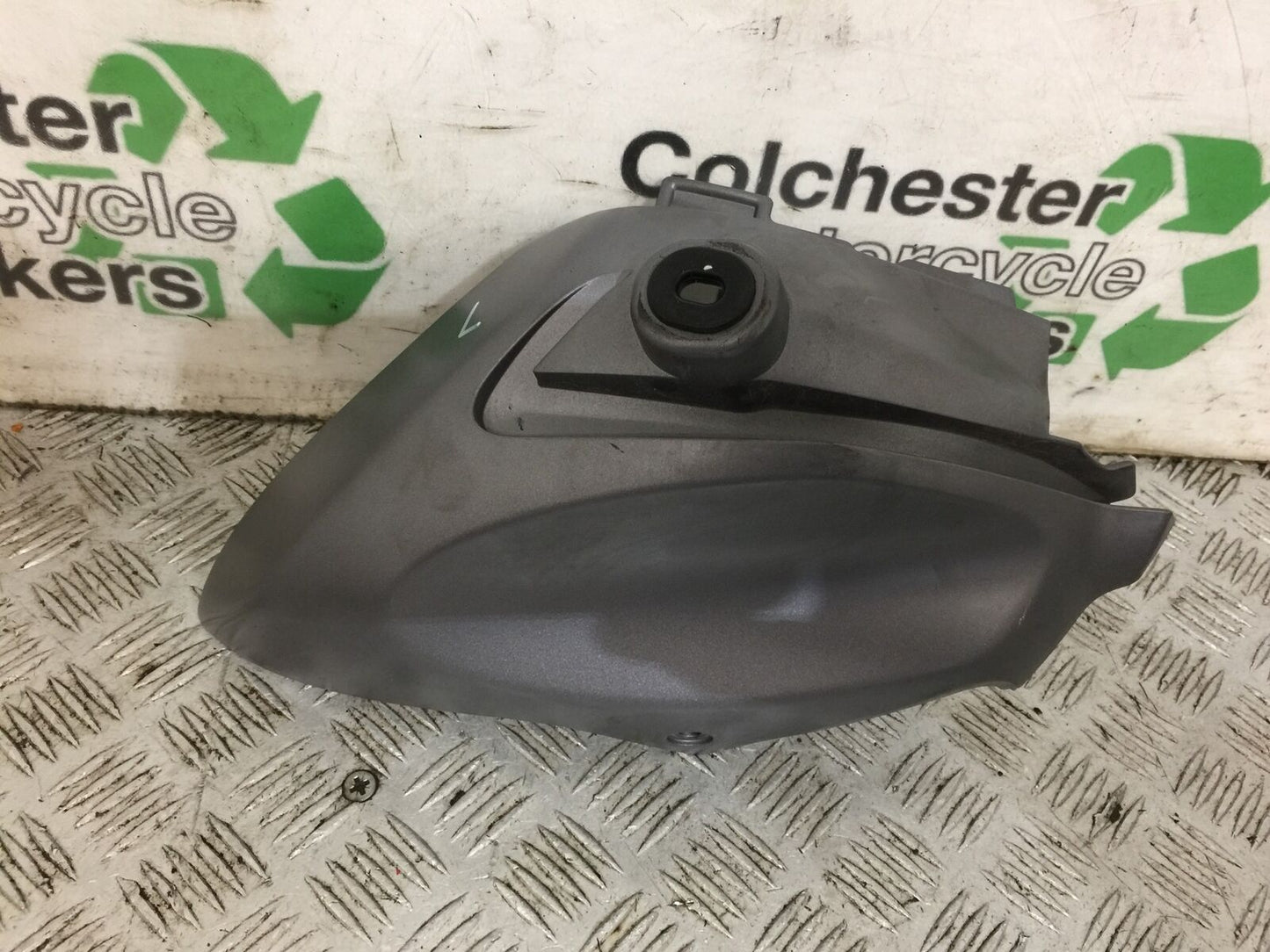 SUZUKI GSX-S 125 LEFT TANK PANEL   YEAR 2017-2020  (STOCK 779)