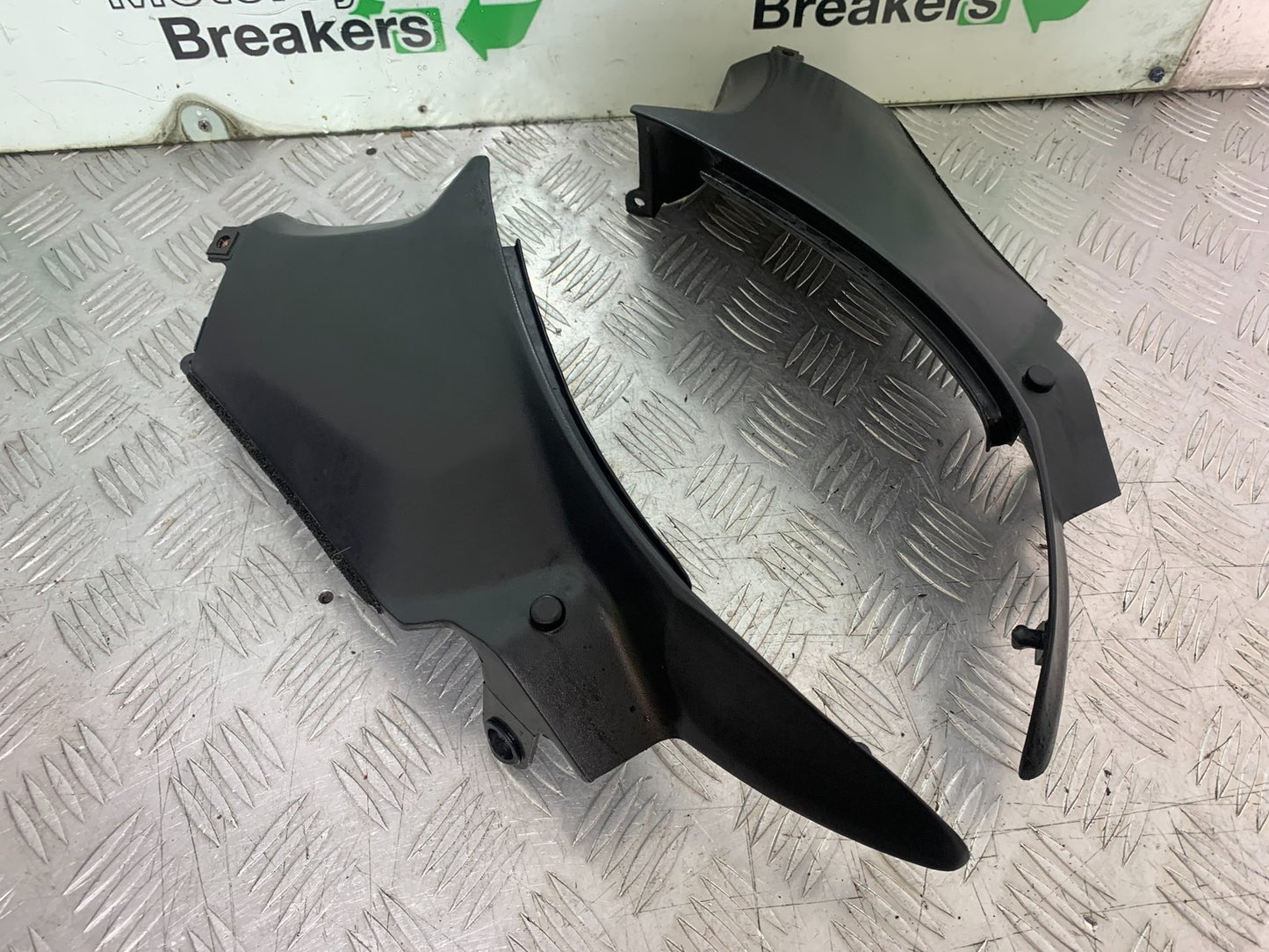 HONDA CBR1100 BLACKBIRD TOP FAIRING SIDE INFILLS YEAR 1999-2005 (CMB1232)