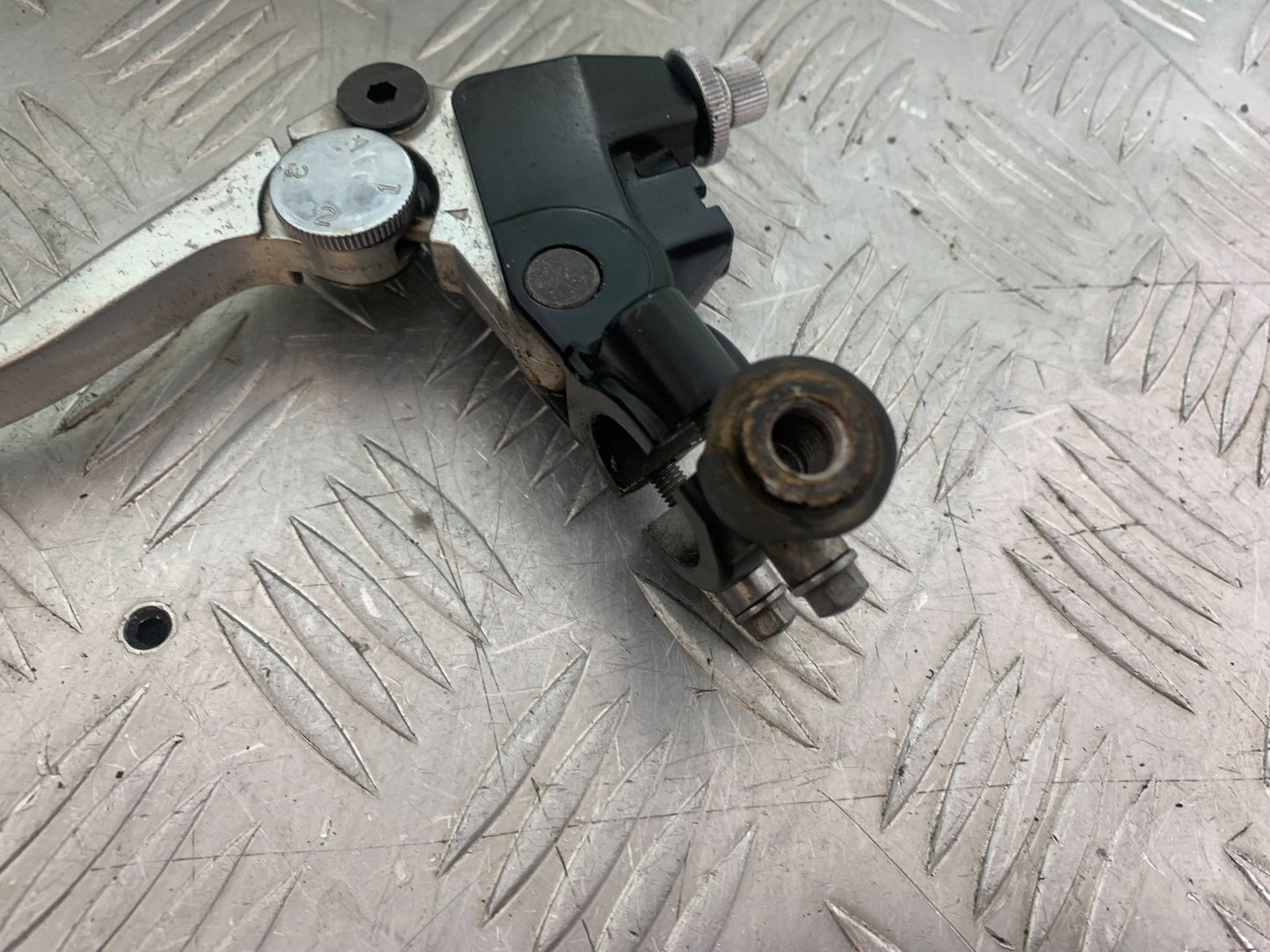 TRIUMPH 675 STREET TRIPLE CLUTCH LEVER AND BRACKET   2013-2016 (CMB1186)