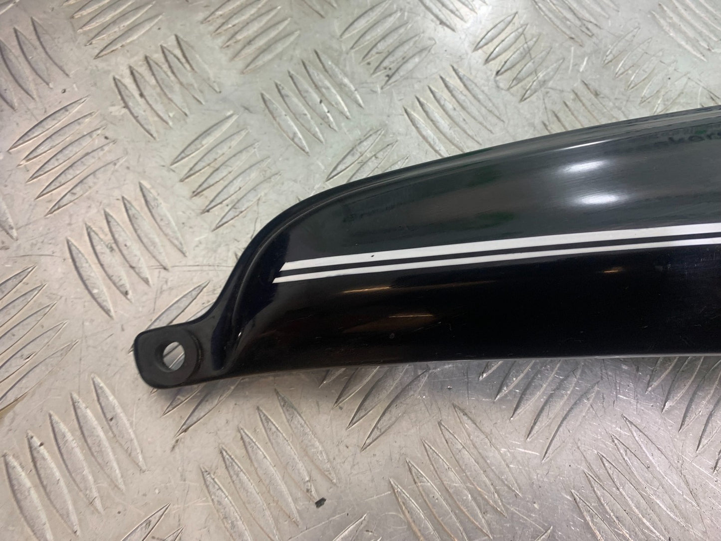BMW R850 R R850R RIGHT SEAT PANEL  YEAR 1994-2002 (CMB1170)