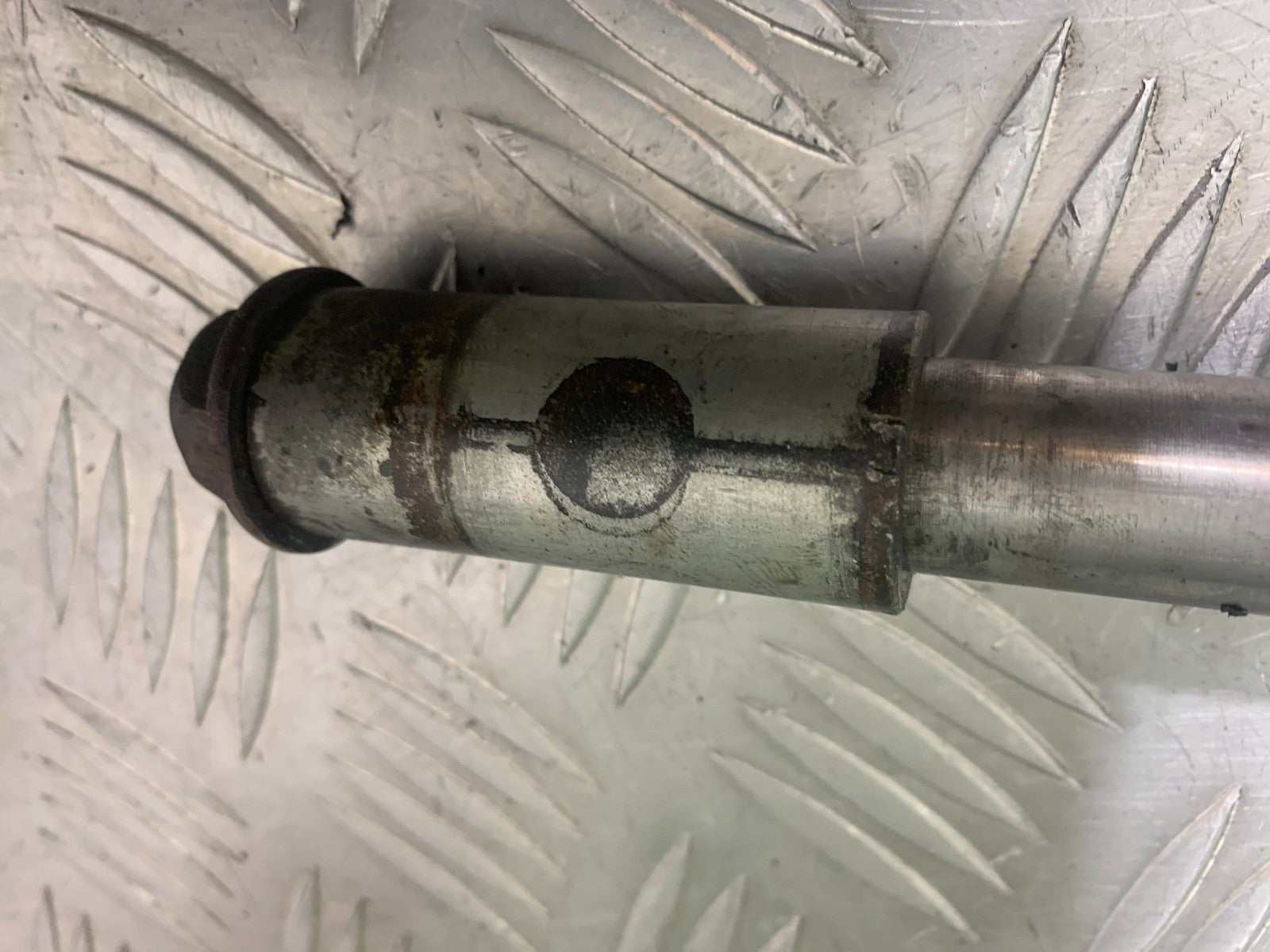 SUZUKI GSX750 INAZUMA FRONT WHEEL SPINDLE  YEAR 1998-2003 (CMB1308)