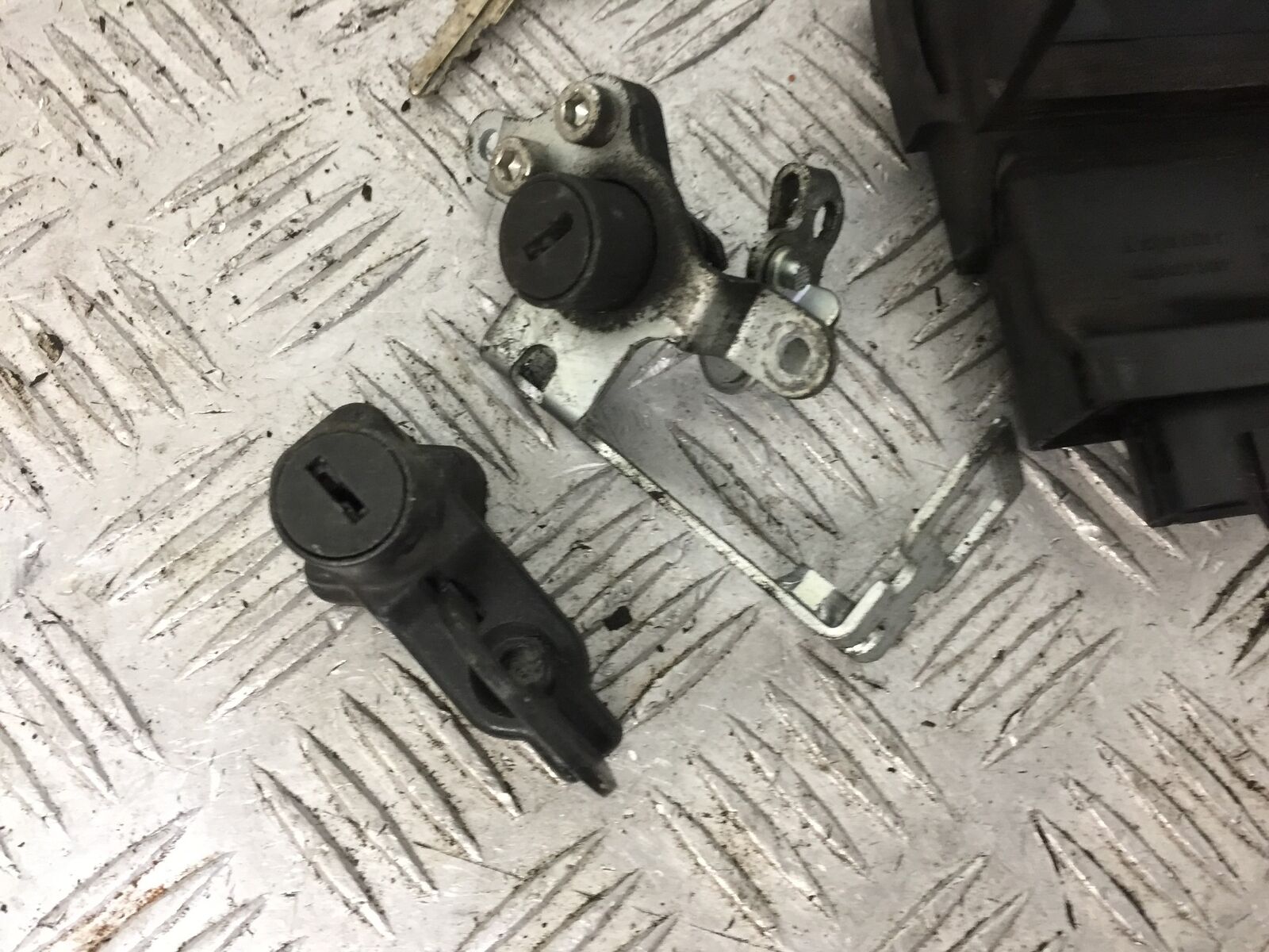 KAWASAKI ZZR1400 ZZR 1400 ECU LOCKS AND KEY  YEAR 2011 (STOCK 802)