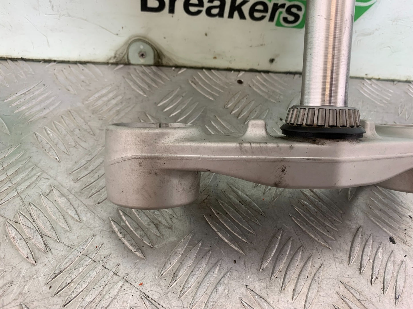 KTM 690 DUKE R LC4 BOTTOM YOKE YEAR 2012-2015  (CMB1180)