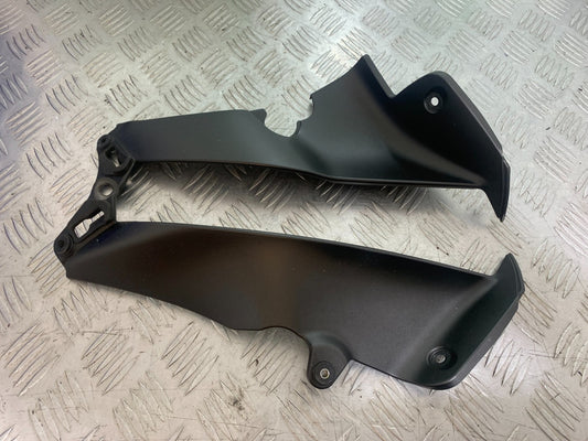 YAMAHA YZF R1 14 B BIG BANG LEFT AND RIGHT INFILL COVERS   2009-14 (CMB1175)