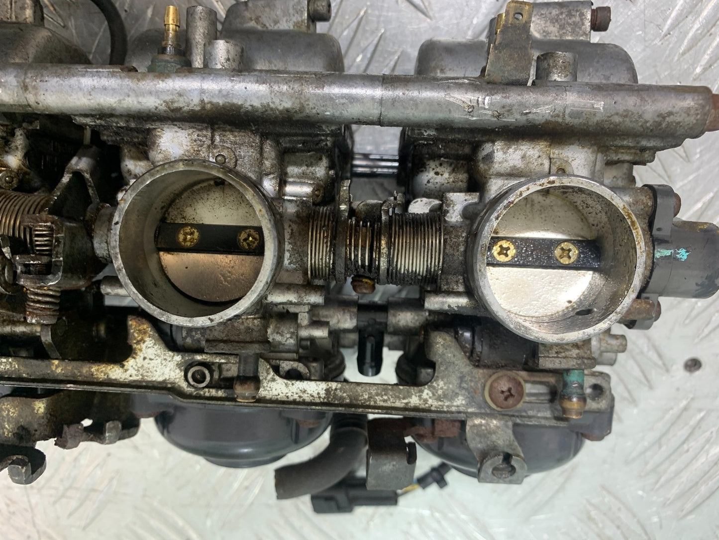 SUZUKI GSF600 GSF 600 BANDIT CARBS (SEIZED SOLD AS PARTS)   2000-2004 (CMB1269)