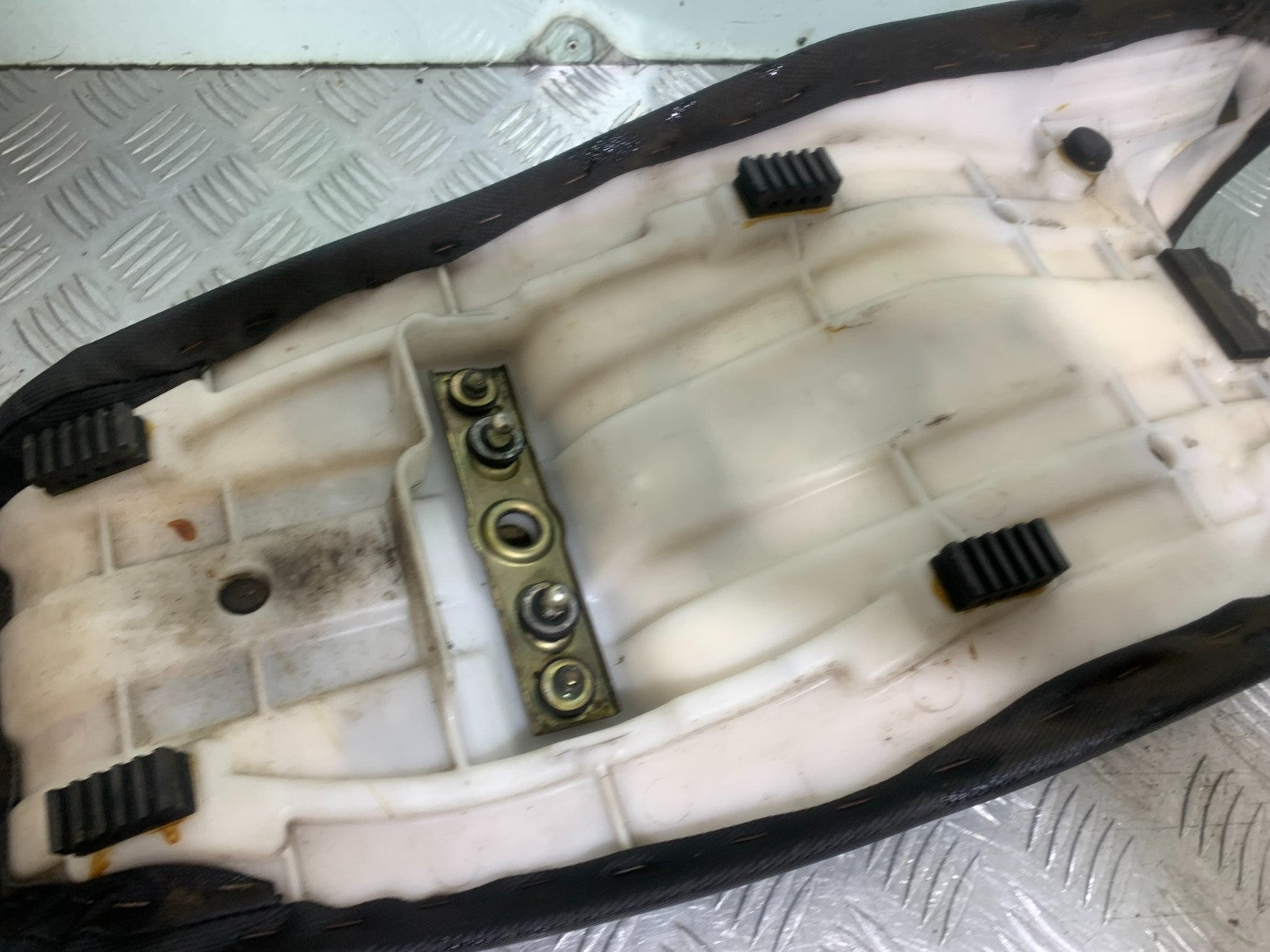 SUZUKI GS500 GS 500 SEAT   YEAR 2001-2008 (CMB1254)