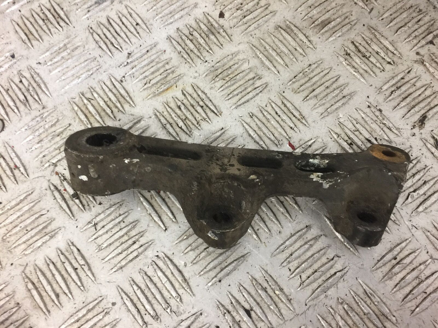 YAMAHA XJ900 XJ 900 DIVERSION REAR CALIPER BRACKET  YEAR 1994-2002 STOCK 488)