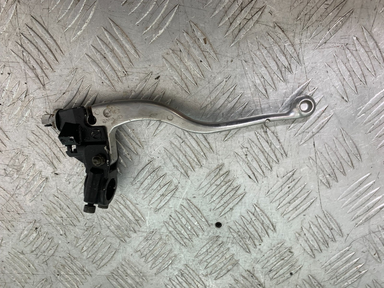TRIUMPH 955I SPRINT RS CLUTCH LEVER AND BRACKET  YEAR 1999-03 (CMB1313)