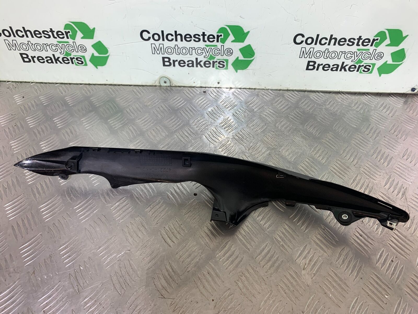 SUZUKI GSX S 1000 GSX-S 1000 LEFT SEAT PANEL   YEAR 2016-2019 (CMB1082)