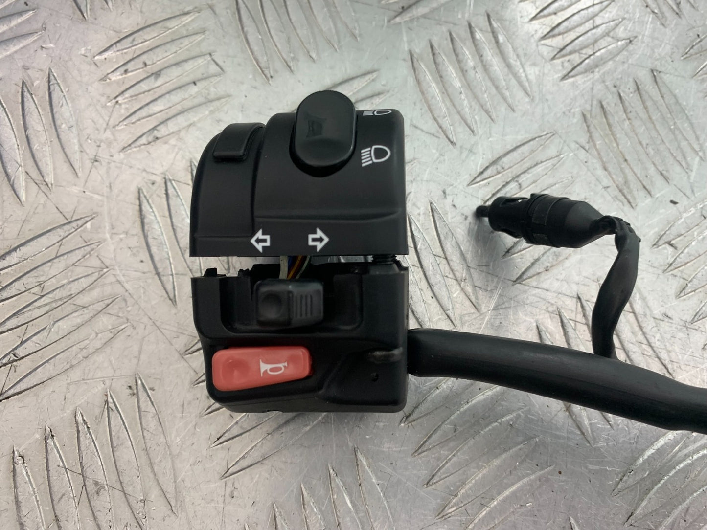 TRIUMPH 675 STREET TRIPLE RX LEFT SWITCH GEAR  2015- 2017 (CMB1299)