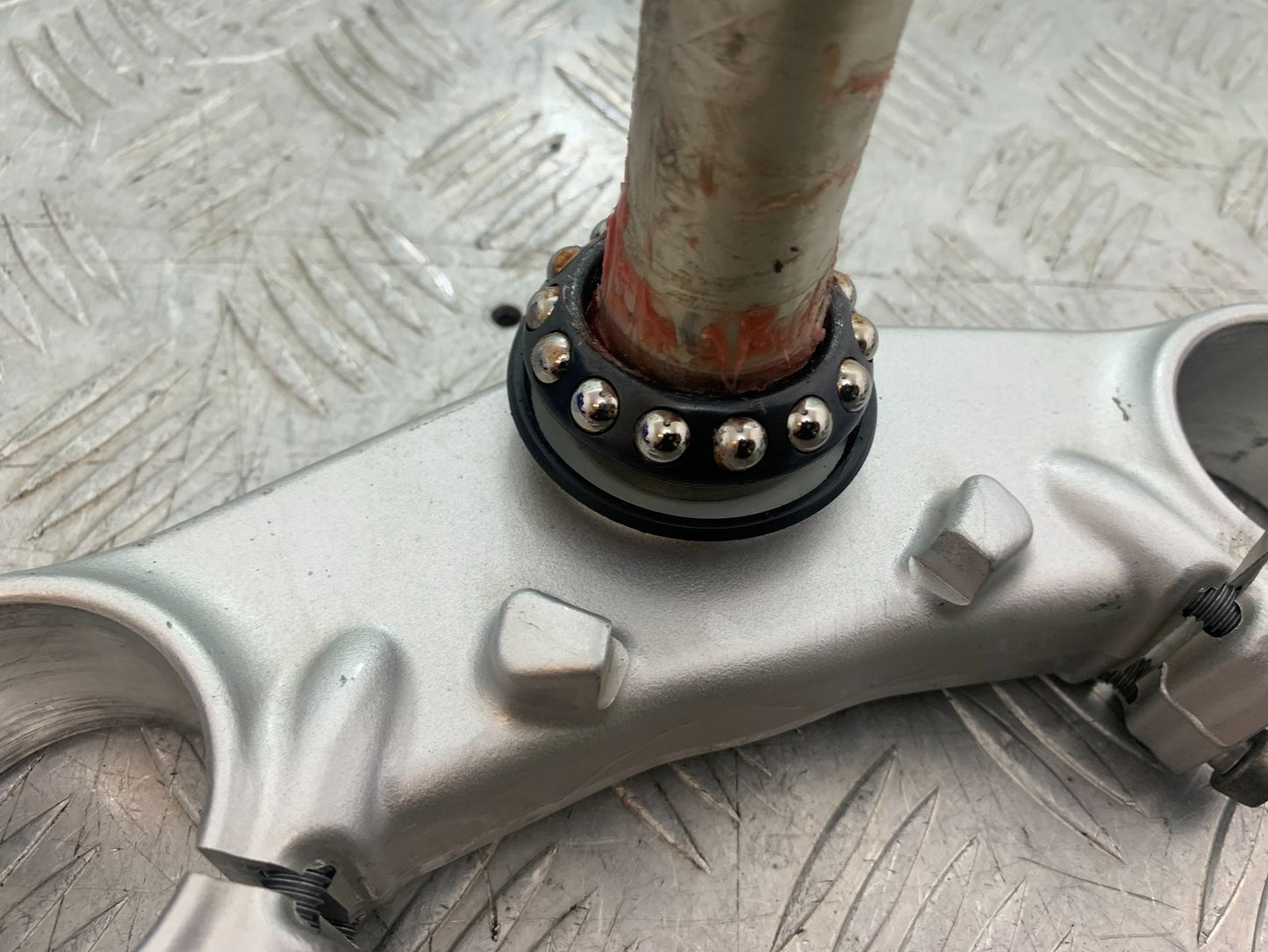 TRIUMPH 675 STREET TRIPLE R BOTTOM YOKE   YEAR 2013 - 2016 (CMB1221)