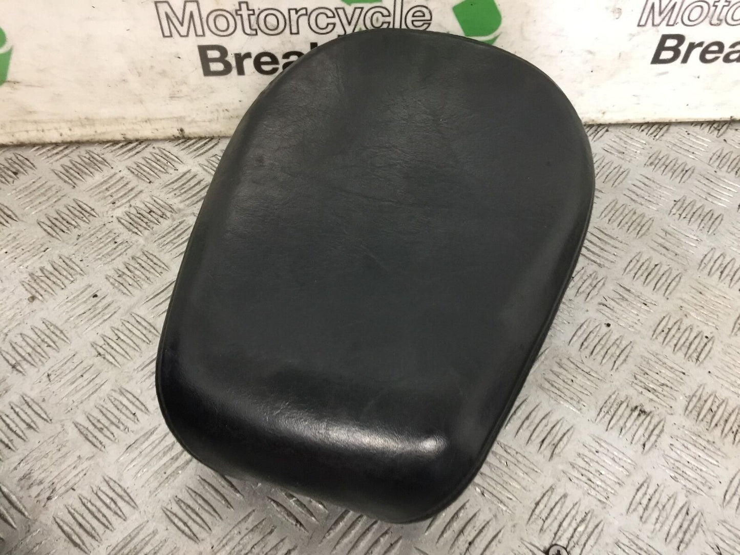 YAMAHA XVS 650 DRAGSTAR REAR SEAT  YEAR 1996-2006 (STOCK 883)