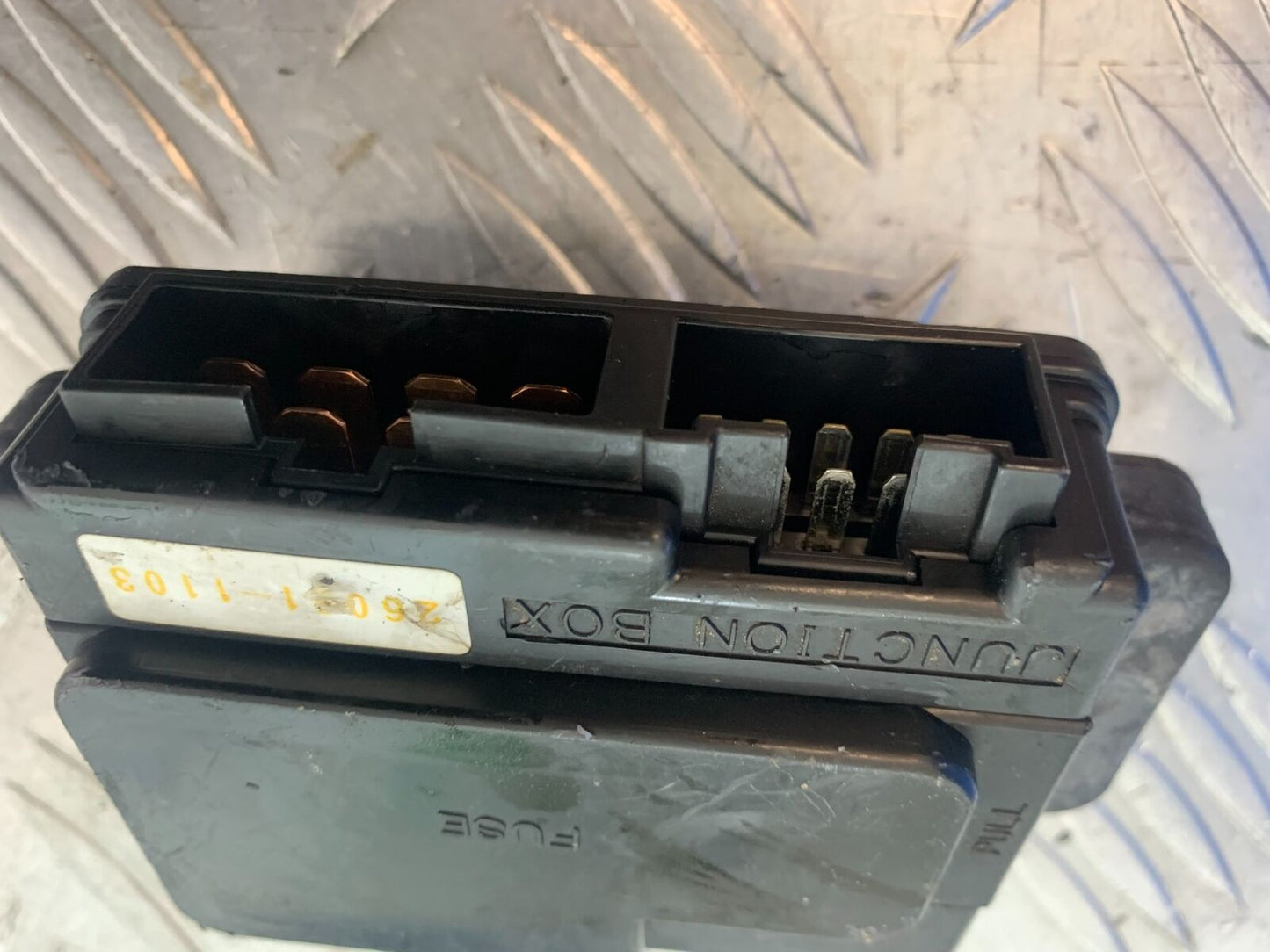 KAWASAKI Z750 ZR750 ZR-7S FUSE BOX    YEAR 1999-05 (CMB1135)