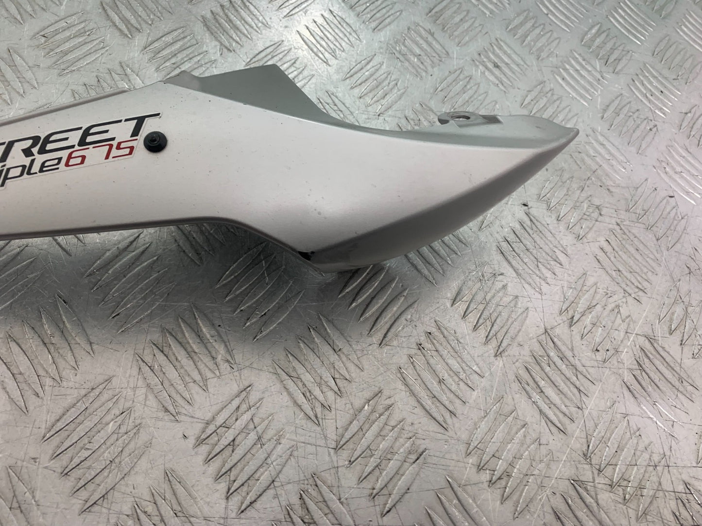 TRIUMPH 675 STREET TRIPLE RX RIGHT SEAT PANEL 2015-2017 (CMB1299)