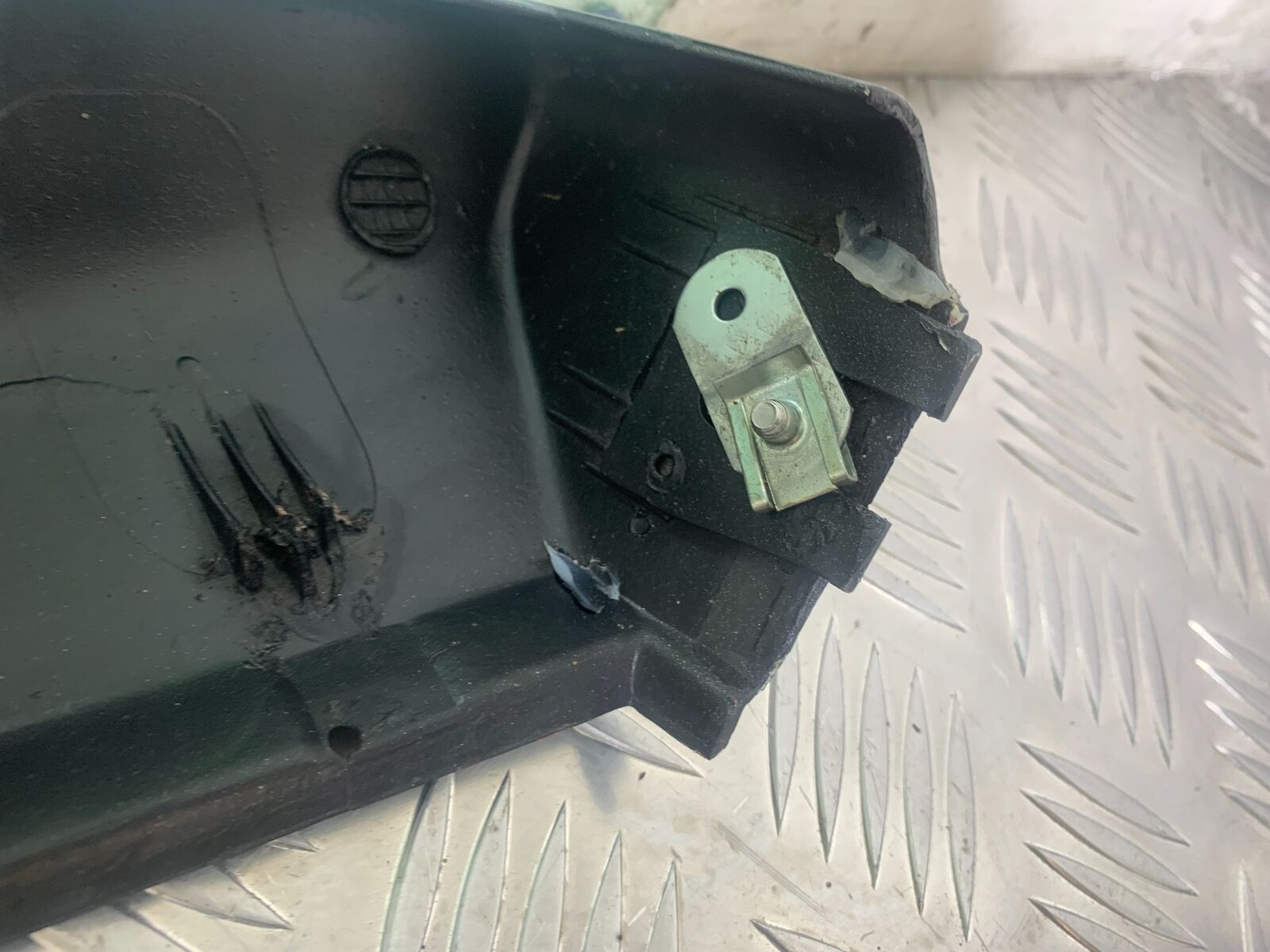 HONDA VFR400 VFR 400 NC21 LEFT SEAT PANEL  YEAR 1986-87 (CMB1043)