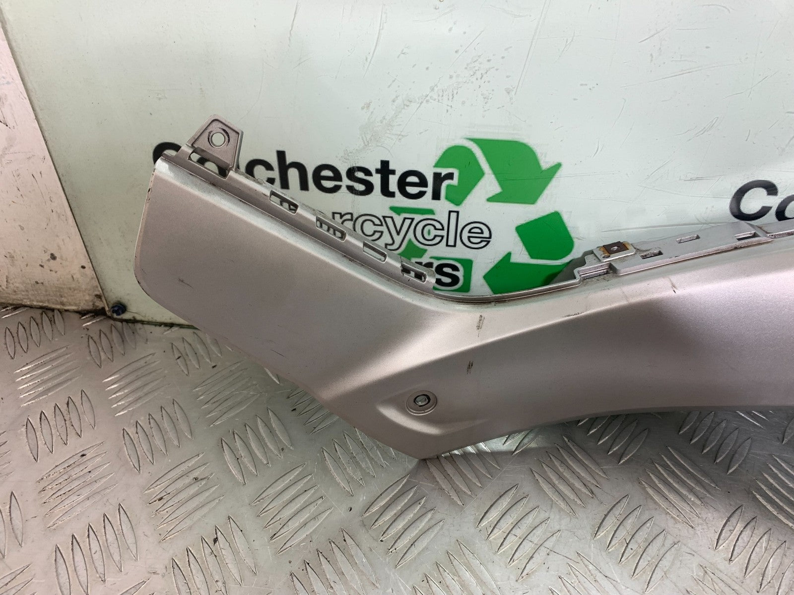 YAMAHA XMAX 300 LEFT SIDE PANEL  YEAR 2017-2020 (CMB1218)