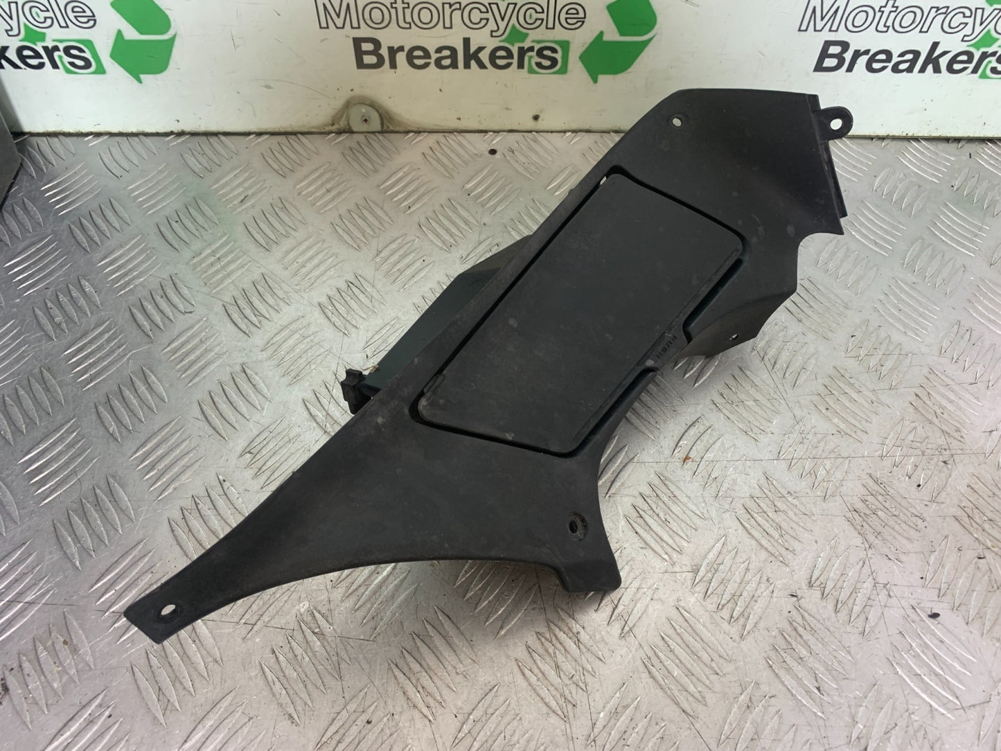 SUZUKI RF900 RF 900 LEFT SIDE POCKET AND LID YEAR 1994-1999 CMB1326