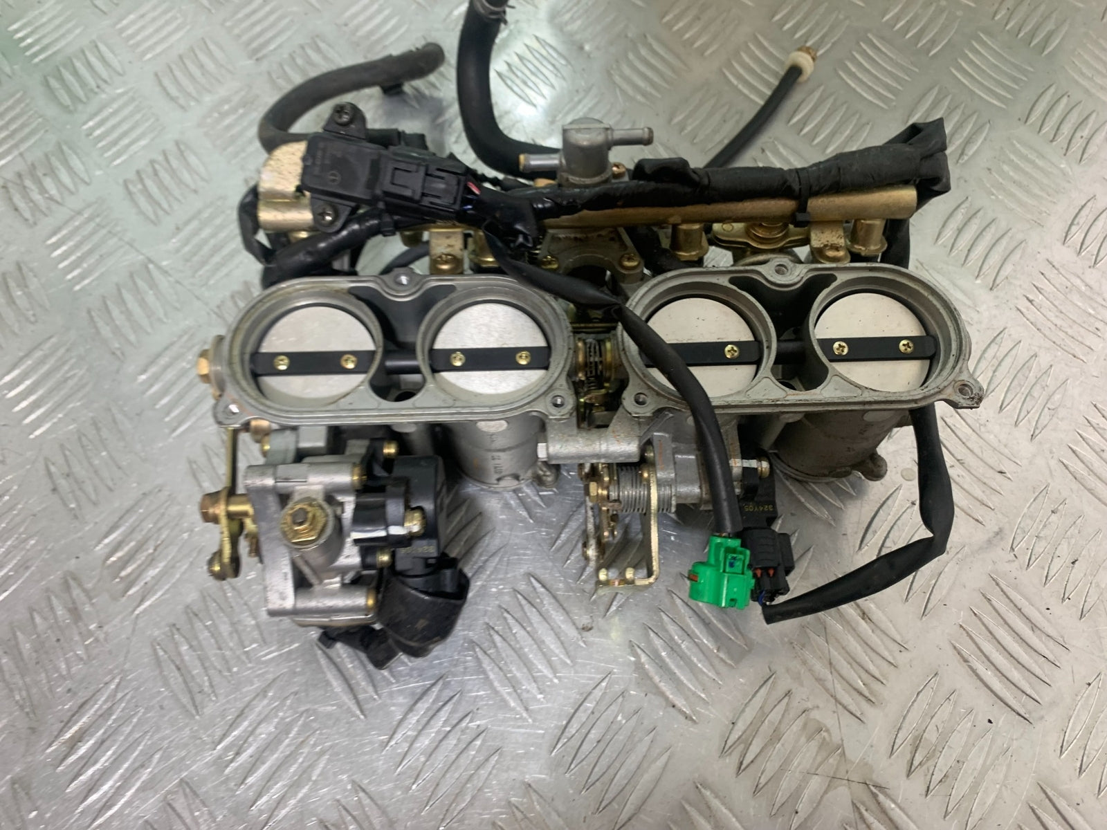 YAMAHA YZF R1 THROTTLE BODIES   YEAR 2004-2006 (CMB1155)