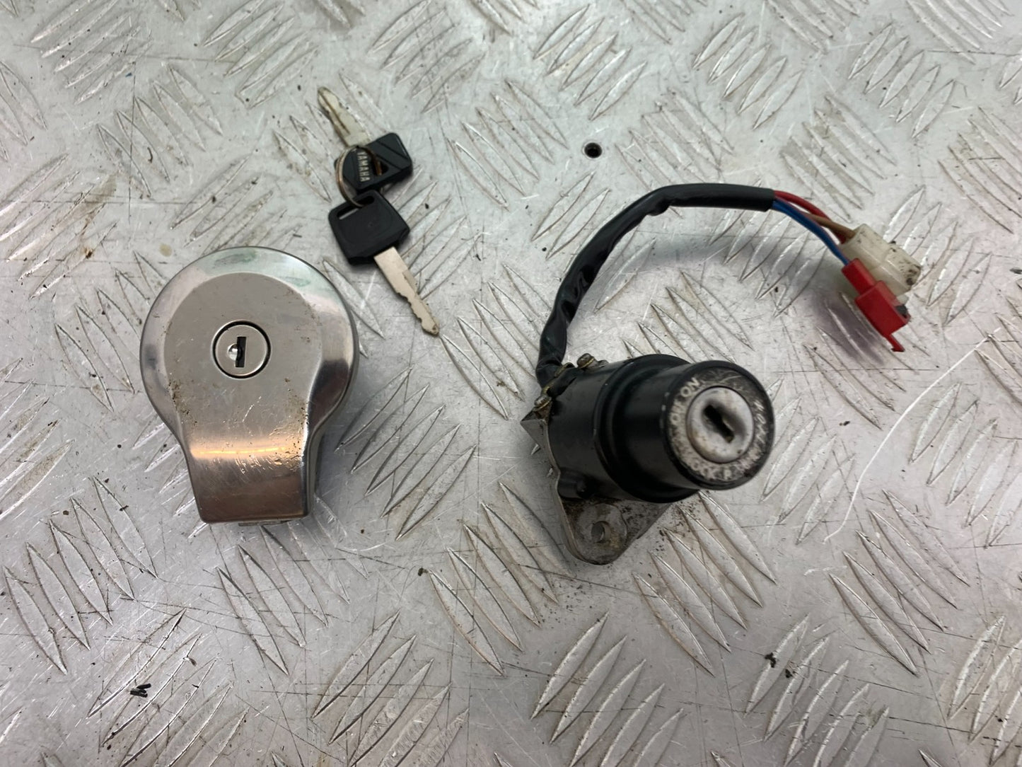 YAMAHA XV1100 XV 1100 VIRAGO IGNITION PETROL CAP KEYS   1990-1999 (CMB1190)
