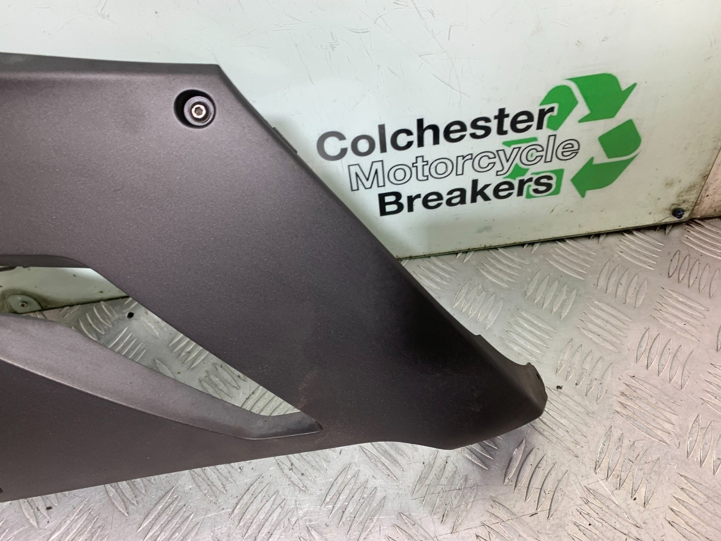 KAWASAKI GTR1400 GTR 1400 RIGHT BELLY PAN YEAR 2007-2009 (CMB1306)