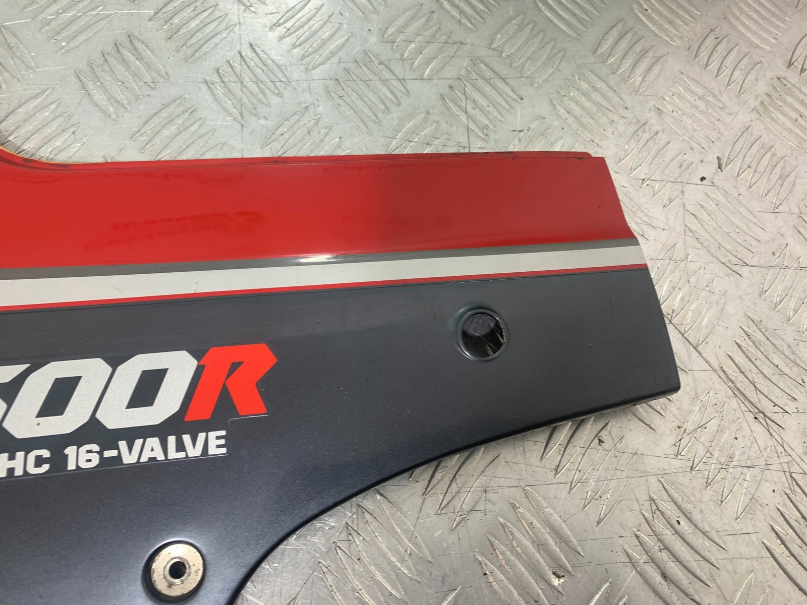 KAWASAKI GPZ600 GPZ 600 LEFT SEAT PANEL YEAR 1988-90  (CMB1258)