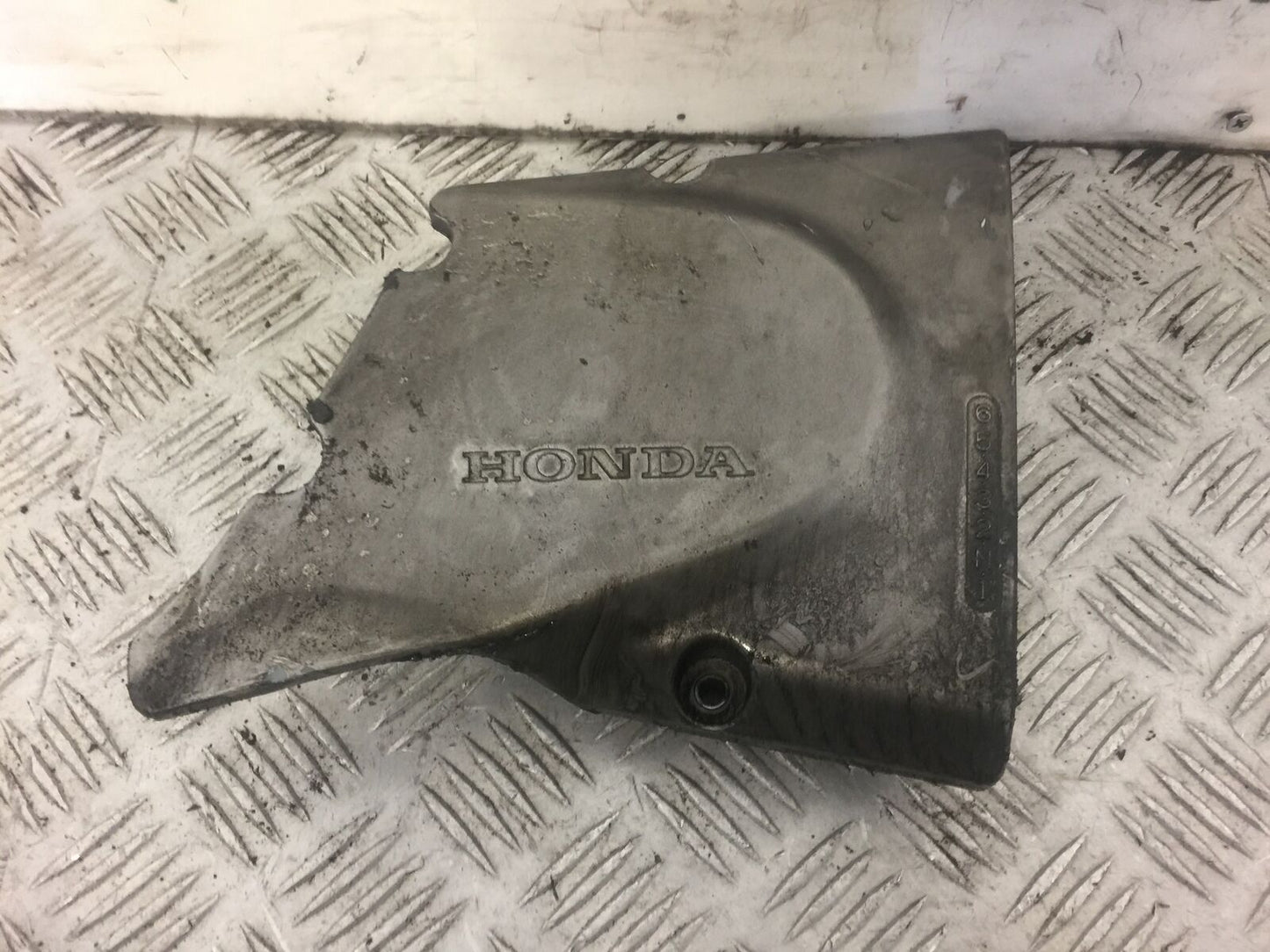 HONDA CB500 CB 500 SPROCKET COVER  YEAR 2002 (STOCK 426)
