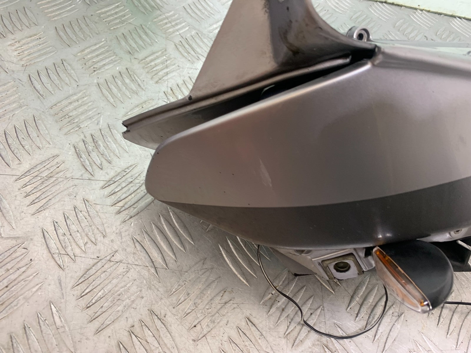 APRILIA RSV1000 RSV 1000 MILLE RIGHT AIR TUBE   1998- 2003 (CMB1184)